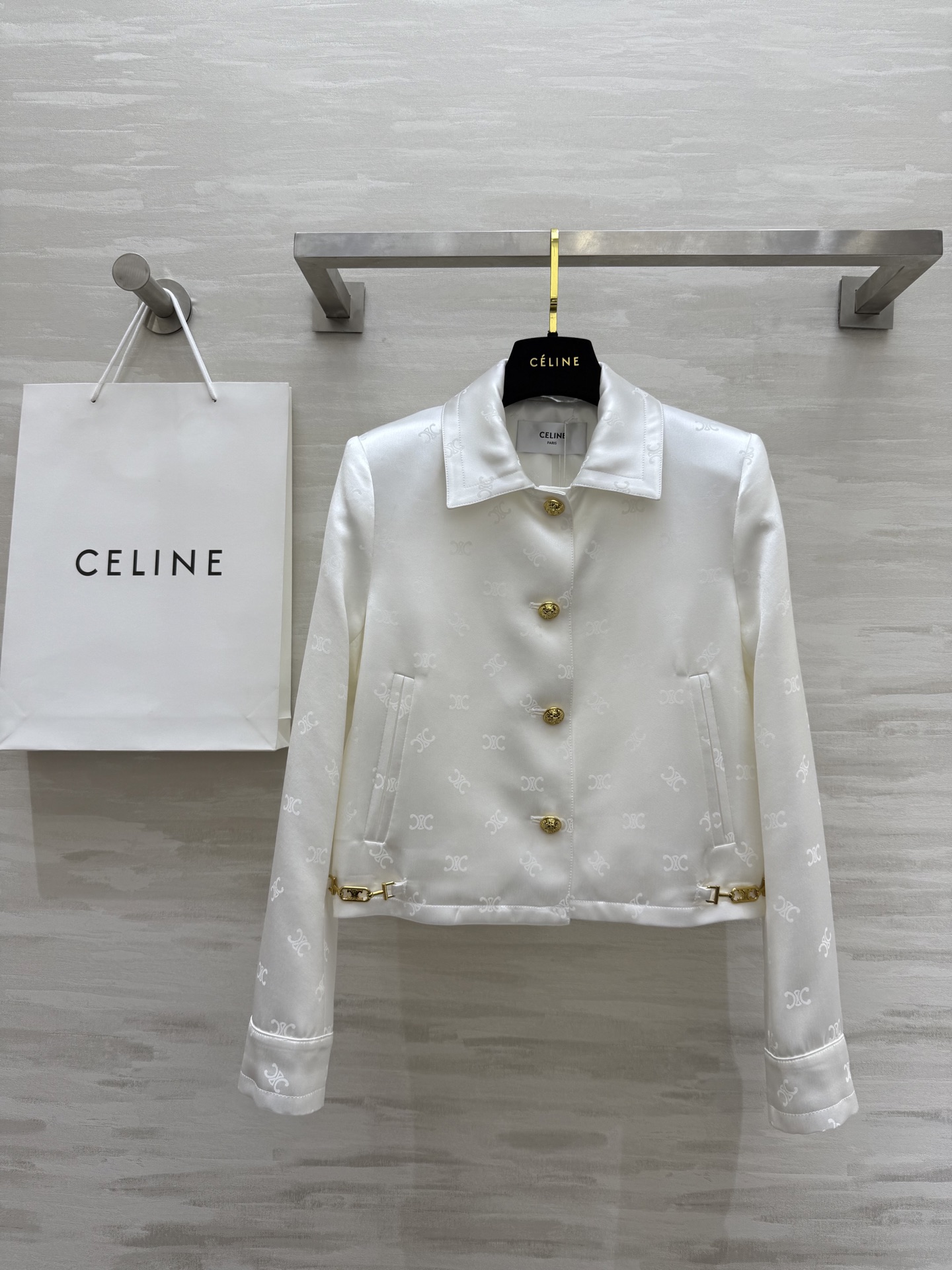 NO:311876,#Celin spring and summer new style jacquard acetic acid lapel jacket Customized luxury acetic acid fabric jacquard inner high quality spot first-time sizeS/M/L/XL (M size shoulder width 35, bust 92, 53 length) 6, celine, jackets & coats, alexander wang19860909#Celin春夏新款 提花醋酸翻领外套 定制奢华醋酸面料 提花内里 高品质 现货首发sizeS/M/L/XL（M码肩宽35,胸围92,衣长53）6,,celine,jackets & coats,alexander wang,Women's clothing