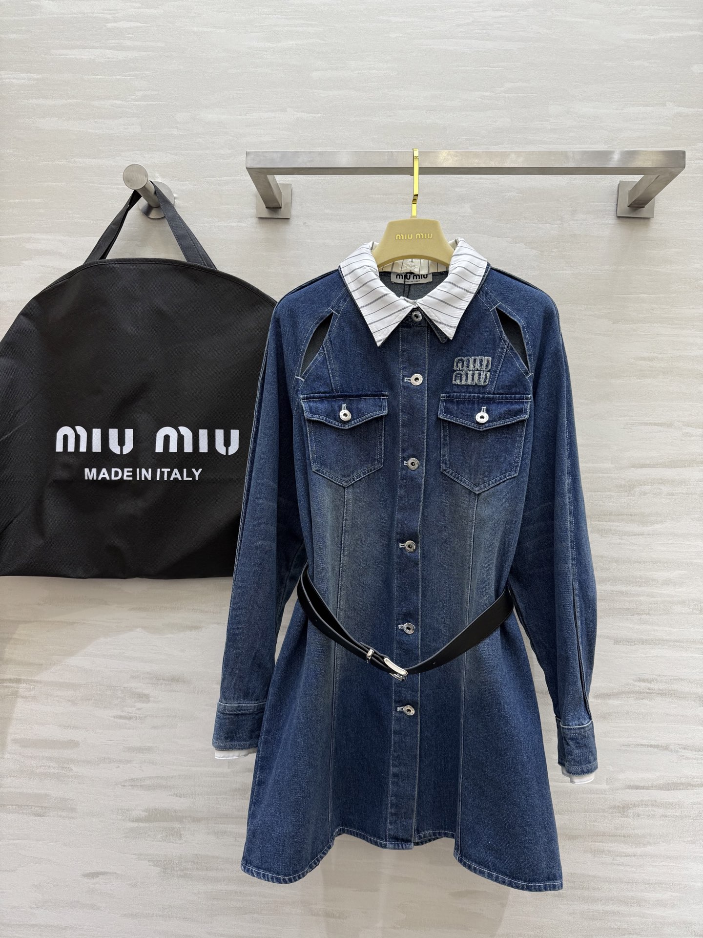 NO:311888,#Miumi Spring and Summer New Style Fake Two-Piece Denim Dress Delivery Belt Spot First-Selling SizeS/M/L (M size bust 96, skirt length 86), Miumiu, skirt 86, alexander wang19860909#Miumi春夏新款 假两件牛仔连衣裙 配送腰带 现货首发sizeS/M/L（M码胸围96,裙长86）,,miumiu,skirts,alexander wang,Women's clothing