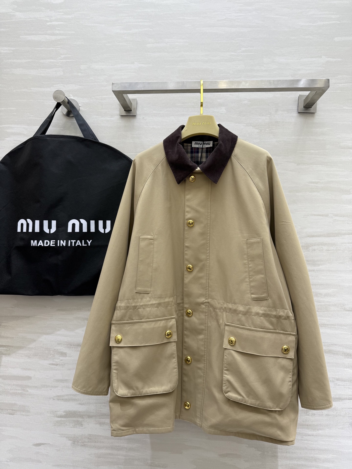 NO:311900,#Miumi early spring new style contrasting lapel mid-length jacket high quality spot first-time sizeS/M/L (M size bust 118, 79 length), miumiu, jackets & coats, alexander wang19860909#Miumi早春新款 撞色翻领中长款外套 高品质 现货首发sizeS/M/L（M码胸围118,衣长79）,,miumiu,jackets & coats,alexander wang,Women's clothing