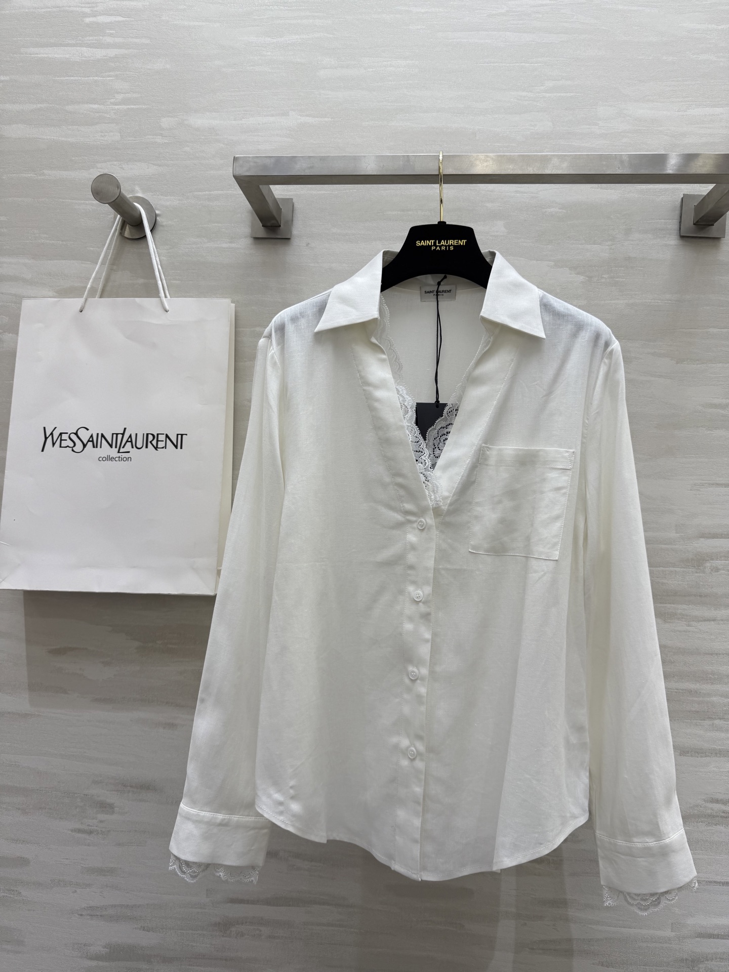 NO:312338,#ysl spring and summer new lace spliced ​​v-neck shirt high quality spot first-time sizeS/M/L (size s shoulder width 42, bust 106, length 68), saint laurent,alexander wang19860909#ysl春夏新款 蕾丝拼接v领衬衣 高品质 现货首发sizeS/M/L（s码肩宽42,胸围106,衣长68）,,saint laurent,alexander wang,Women's clothing