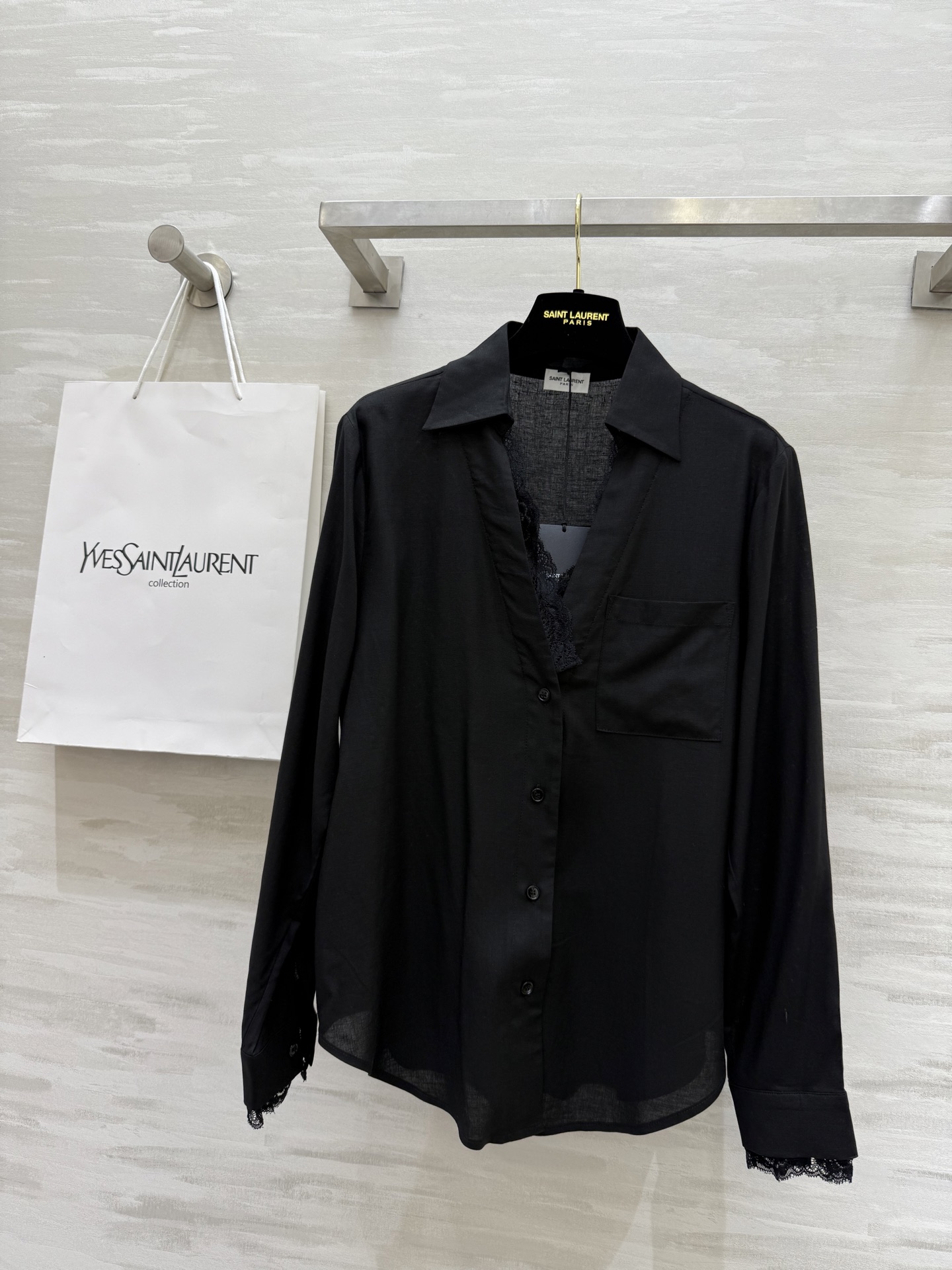 NO:312341,#ysl spring and summer new lace spliced ​​v-neck shirt high quality spot first-time sizeS/M/L (size s shoulder width 42, bust 106, length 68) 5,,saint laurent,alexander wang19860909#ysl春夏新款 蕾丝拼接v领衬衣 高品质 现货首发sizeS/M/L（s码肩宽42,胸围106,衣长68）5,,saint laurent,alexander wang,Women's clothing