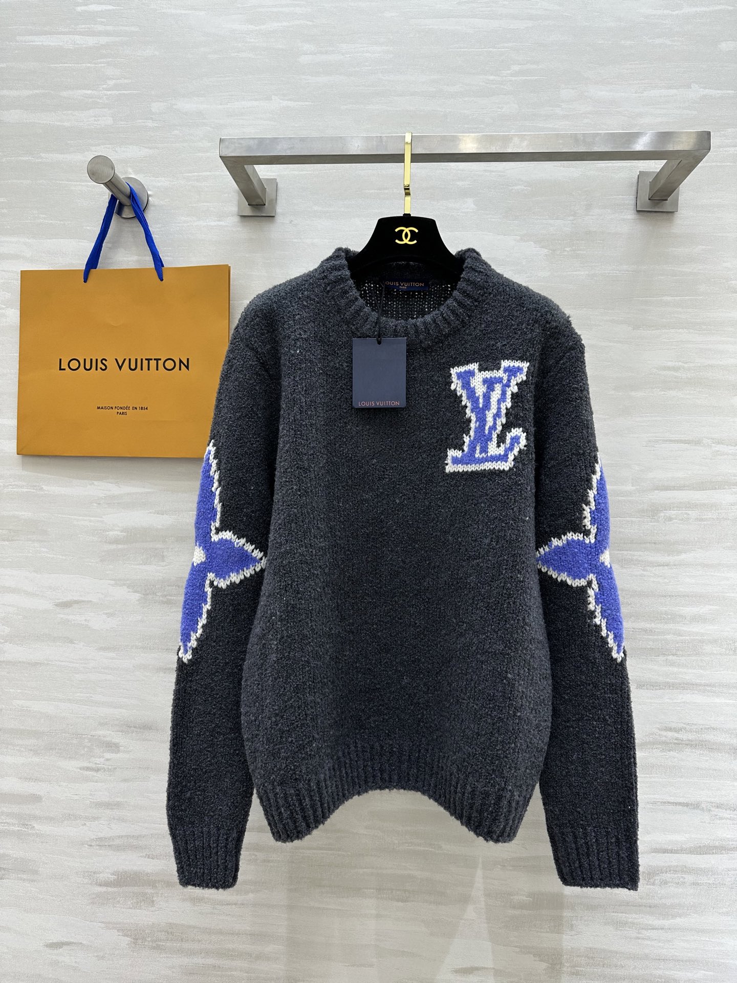 NO:312347,#Lv wool long-sleeved sweater high quality spot first-time sizeS/M/L (size s shoulder width 48, bust 108, sleeve length 66, clothing length 65), sweaters, alexander wang19860909#Lv绵羊毛长袖毛衣 高品质 现货首发sizeS/M/L（s码肩宽48,胸围108,袖长66,衣长65）,,sweaters,alexander wang,Women's clothing