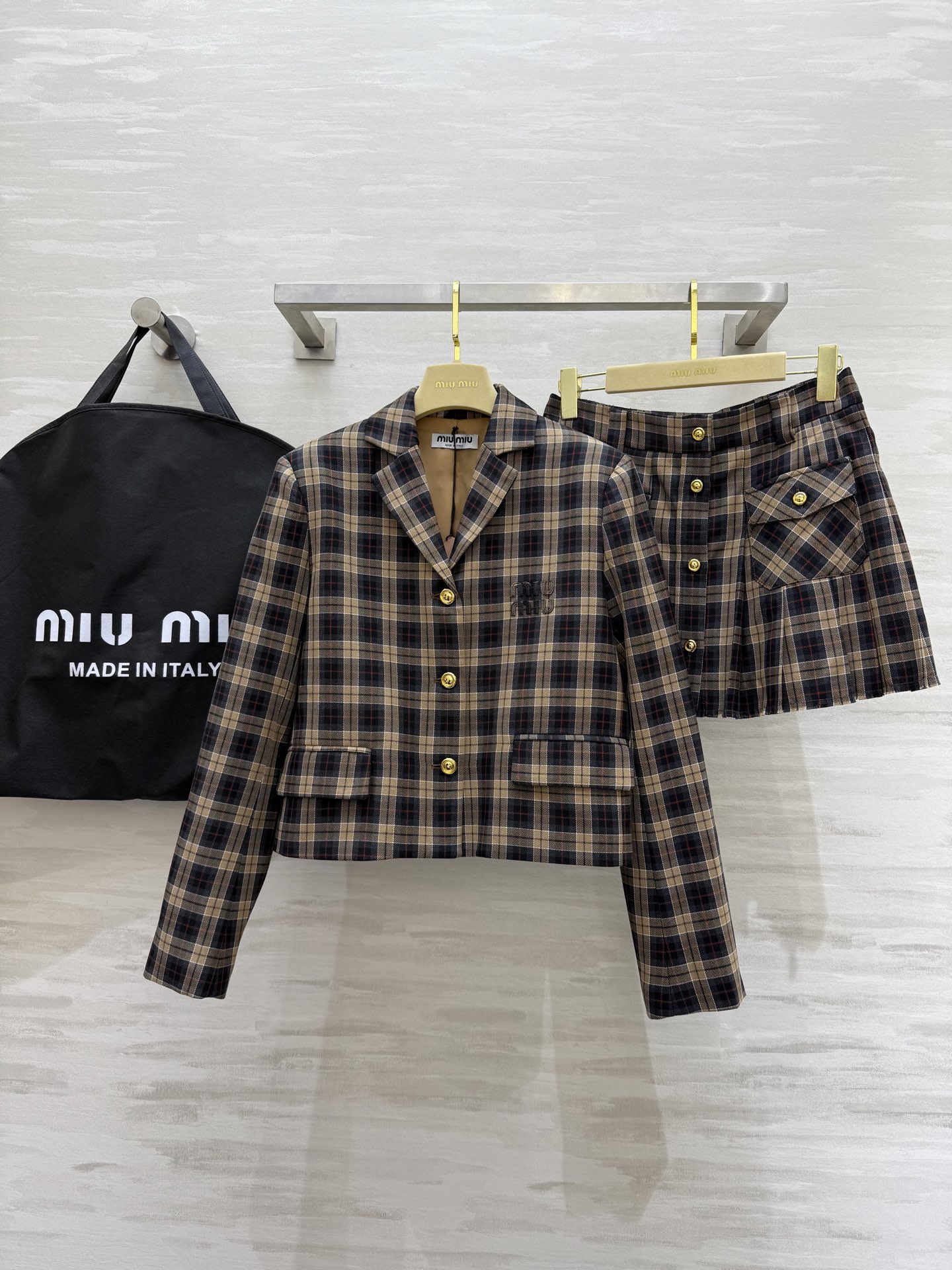 NO:312362,Jacket, Skirt Miumi Spring and Summer New English College Style Set Customized plaid fabric High-quality customization Spot sizeS/M/L (Size jacket shoulder width 39, bust 94, length 49, skirt waist 68, hip 90, skirt length 35, miumiu, skirt 3kirts, jackets & coats, alexander wang19860909外套,半裙Miumi春夏新款 英格兰学院风套装 定制格纹面料 高品质定制 现货首发sizeS/M/L（s码外套肩宽39,胸围94,衣长49 ,半裙腰围68,臀围90,裙长35,,miumiu,skirts,jackets & coats,alexander wang,Women's clothing
