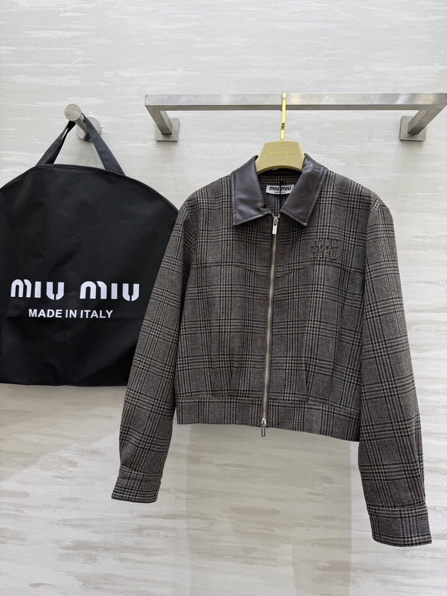 NO:312932,#Miumi early spring new style casual plaid jacket high quality spot first-time sizeS/M/L (M size shoulder width 40, bust 100, length 49), miumiu, jackets & coats, alexander wang19860909#Miumi早春新款 休闲格纹外套 高品质 现货首发sizeS/M/L（M码肩宽40,胸围100,衣长49）,,miumiu,jackets & coats,alexander wang,Women's clothing