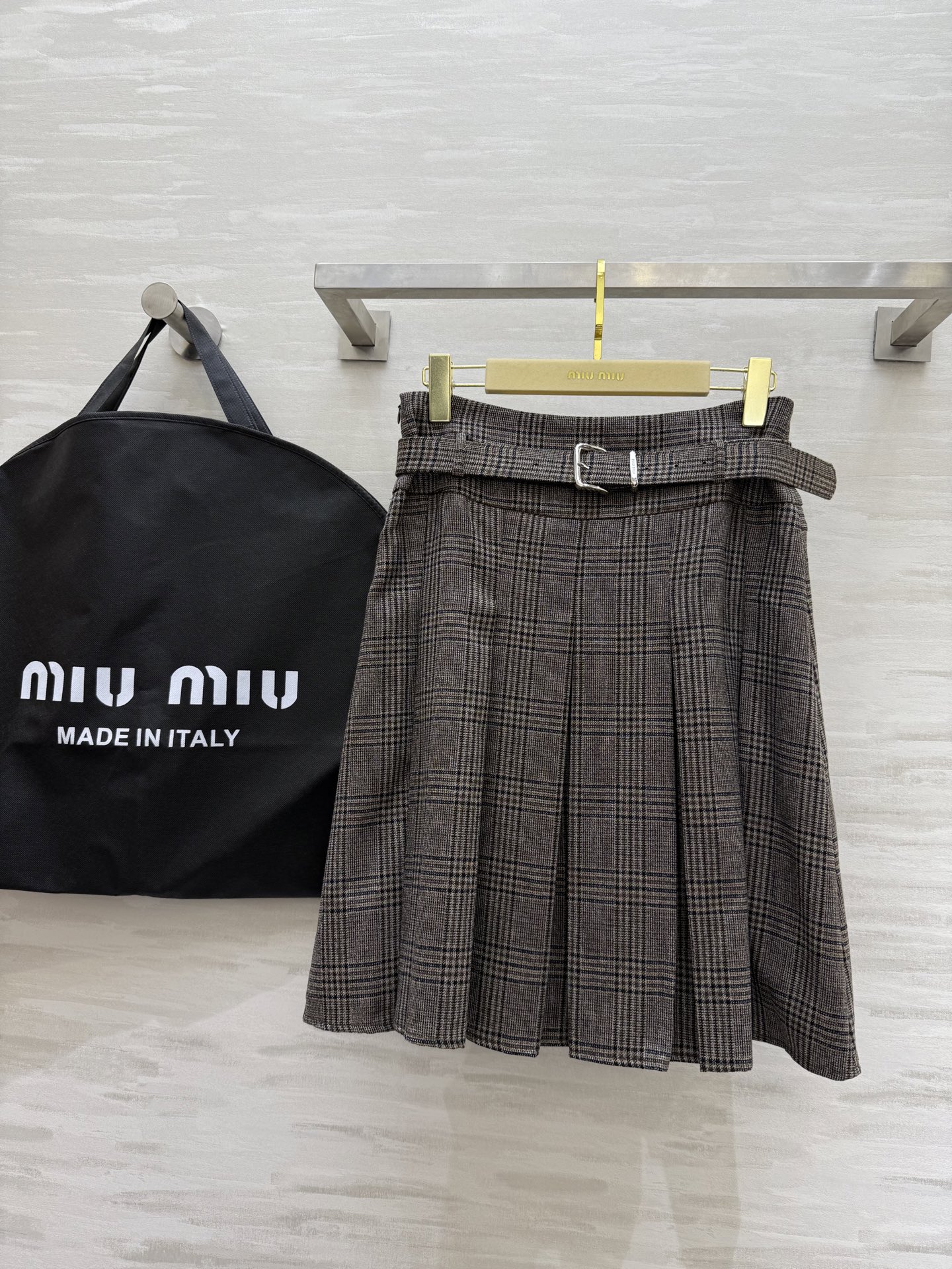 NO:312938,#Miumi early spring new style casual plaid pleated skirt high quality spot first-time sizeS/M/L (M size waist 72, 57 length) 6,,miumiu, skirts,alexander wang19860909#Miumi早春新款 休闲格纹压褶半裙 高品质 现货首发sizeS/M/L（M码腰围72,衣长57）6,,miumiu,skirts,alexander wang,Women's clothing