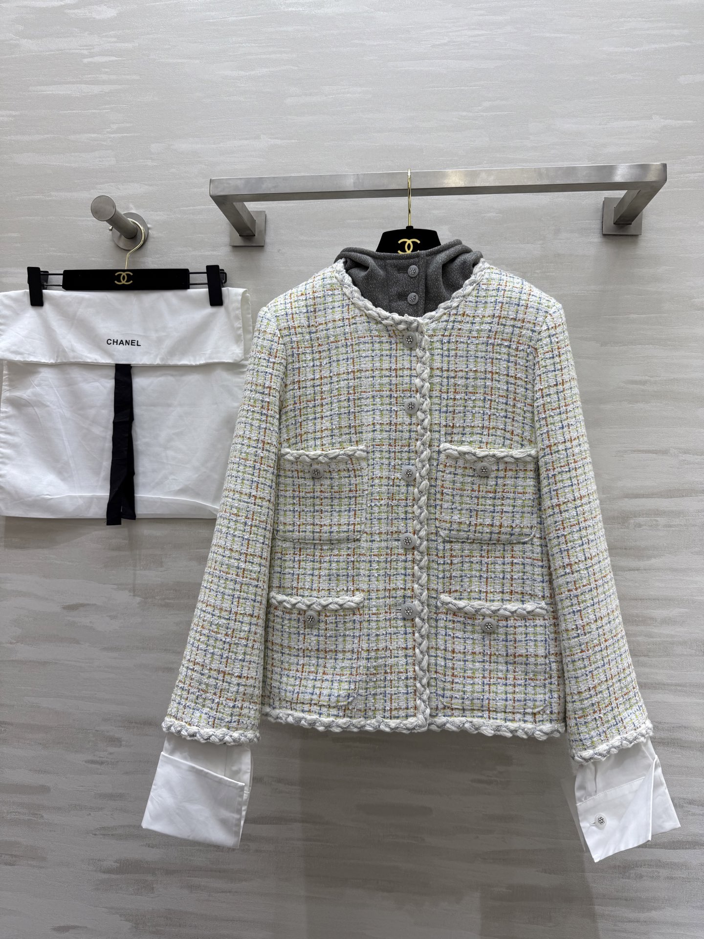 NO:320901,#Chanec removable hooded colored woven tweed jacket spot first size36/38/40 (38 size shoulder width 37, bust 96, 57 length), chanel, jackets & coats,hats,alexander wang19860909#Chanec可拆卸连帽彩色编织花呢外套 现货首发size36/38/40（38码肩宽37,胸围96,衣长57）,,chanel,jackets & coats,hats,alexander wang,Women's clothing