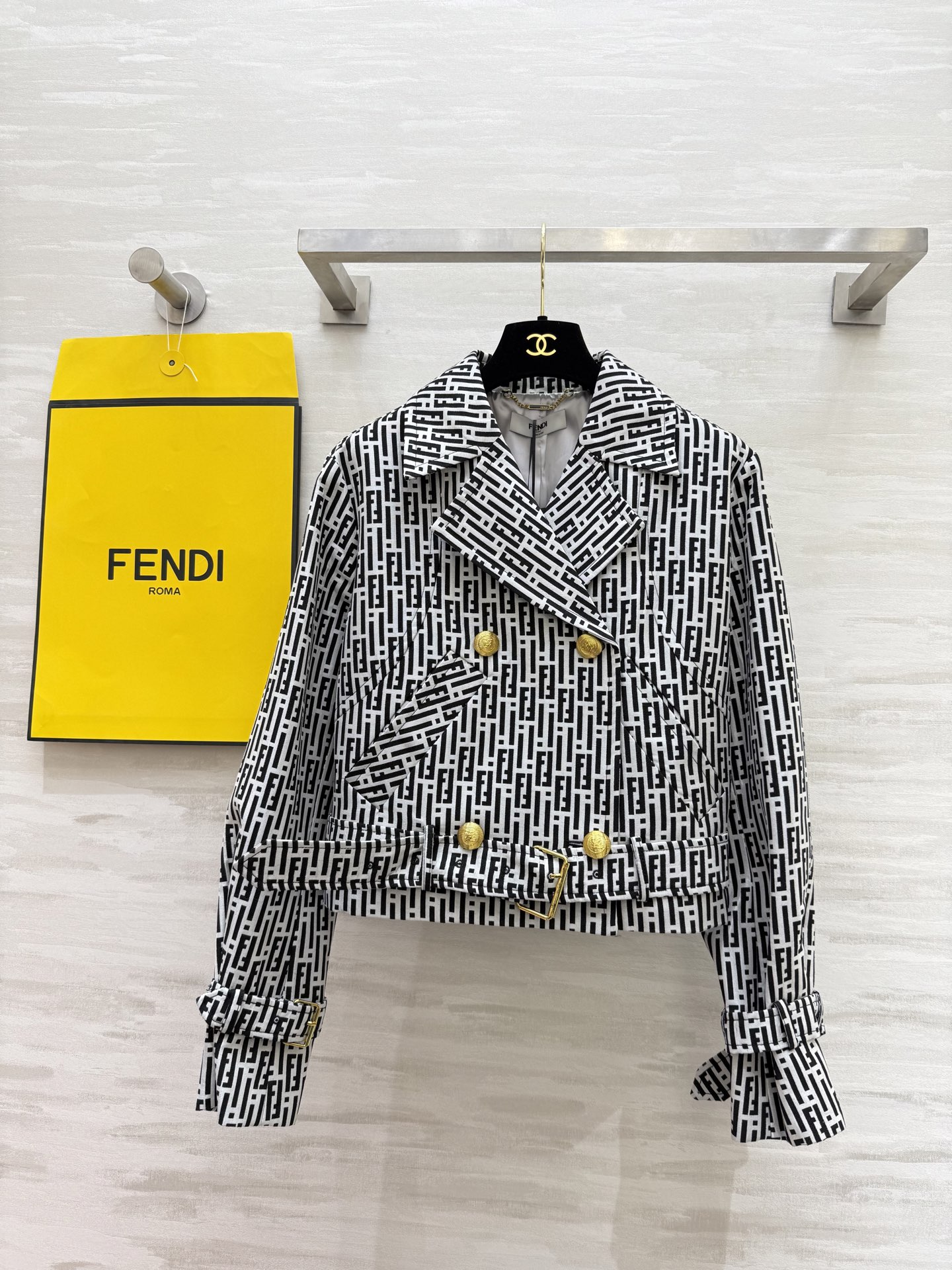 NO:320927,#FEND new style FF letter jacquard windbreaker jacket high quality spot first-time sizeS/M/L (M size shoulder width 40, bust 108, length 48) 69,,fendi, jackets & coats,alexander wang19860909#FEND新款 FF字母提花风衣外套 高品质 现货首发sizeS/M/L（M码肩宽40,胸围108,衣长48）69,,fendi,jackets & coats,alexander wang,Women's clothing