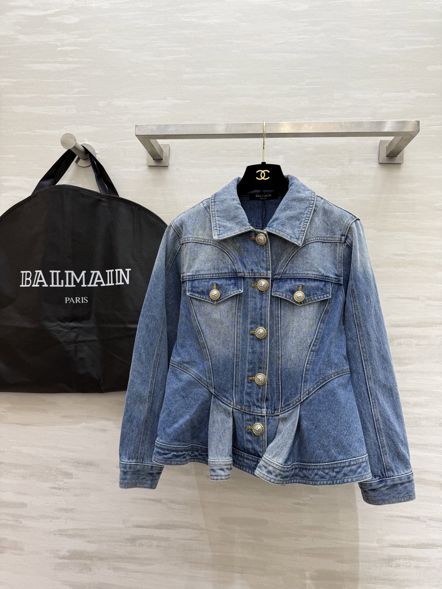 NO:321270,#Balmai Balmai pleated denim jacket waist-hugging high quality spot first-time sizeS/M/L (M size shoulder width 40, bust 82, waist 76, length 65) 69, balmain, balmain, jackets & coats, alexander wang19860909#Balmai巴尔曼 褶皱牛仔夹克收腰 高品质 现货首发sizeS/M/L（M码肩宽40,胸围82,腰围76,衣长65）69,,balmain,balmain,jackets & coats,alexander wang,Women's clothing