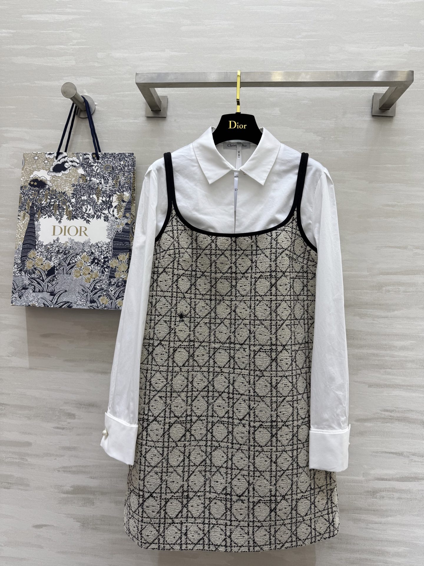 NO:321274,#DIO early spring new style fake two-piece design dress high quality spot first-time sizeS/M/L (M size shoulder width 38, bust 90, skirt length 91) 69894,,dior, skirt 90, alexander wang19860909#DIO早春新款 假两件设计连衣裙 高品质 现货首发sizeS/M/L（M码肩宽38,胸围90,裙长91）69894,,dior,skirts,alexander wang,Women's clothing