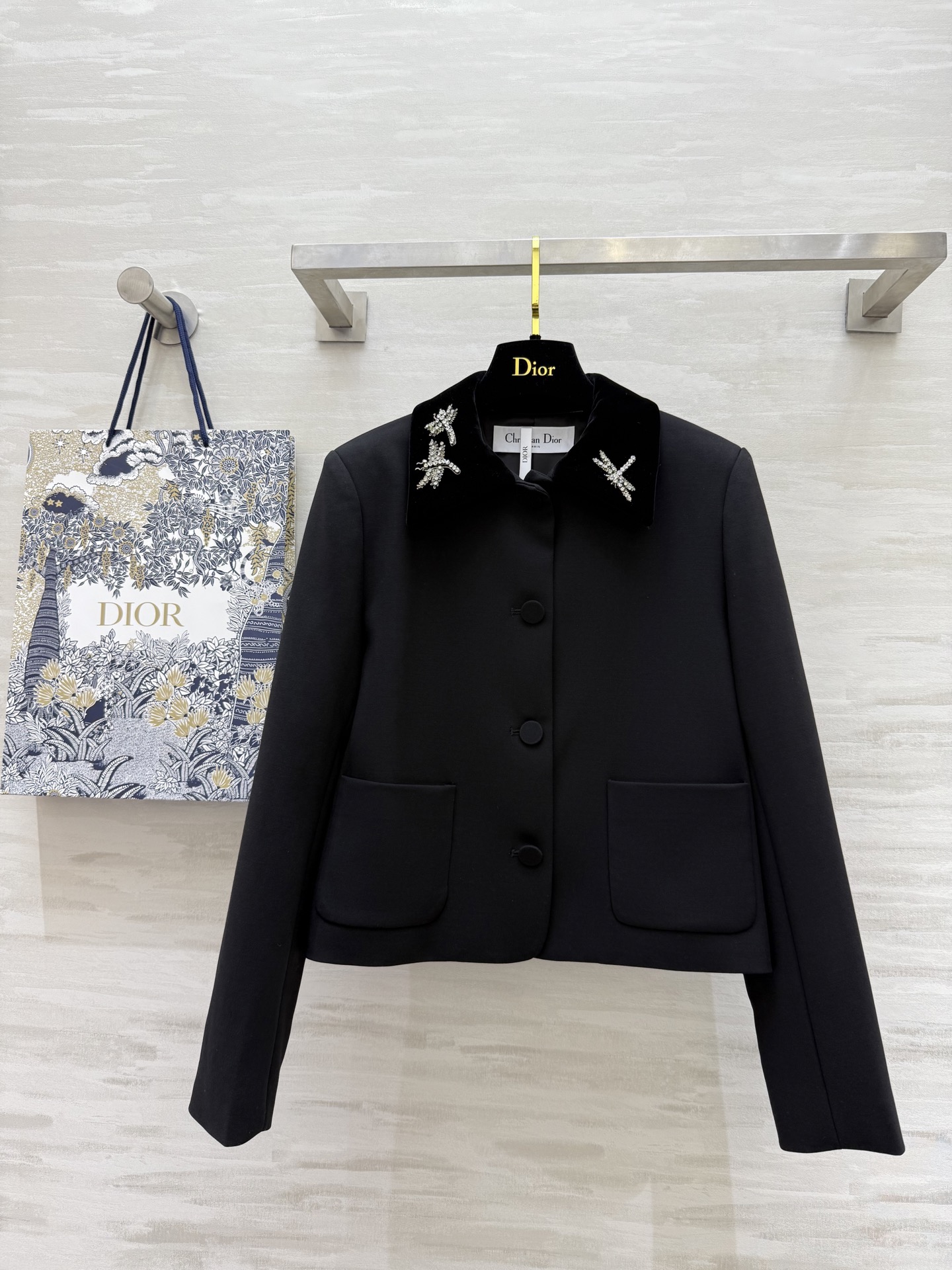 NO:321276,#DIO early spring new style heavy industry dragonfly embroidered beaded jacket high quality spot first-time size36/38/40 (38 size shoulder width 38, bust 90, 58 length), dior, jackets & coats, alexander wang19860909#DIO早春新款 重工蜻蜓刺绣钉珠外套 高品质 现货首发size36/38/40（38码肩宽38,胸围90,衣长58）,,dior,jackets & coats,alexander wang,Women's clothing