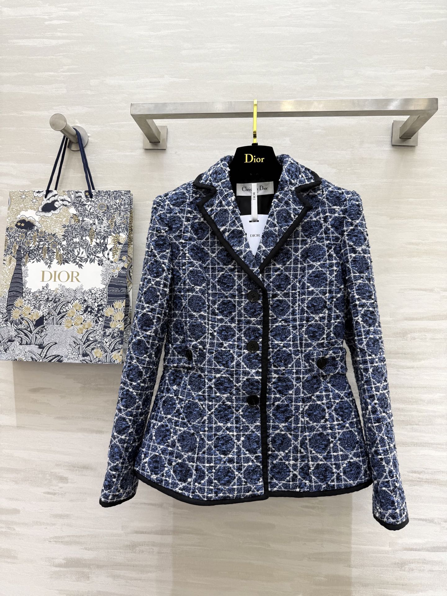 NO:321784,#DIO early spring new style rattan plaid braided lapel blazer high quality spot first-time size36/38/40 (38 size shoulder width 37, bust 84, waist 74, length 67), dior, jackets & coats, business suit, alexander wang19860909#DIO早春新款 藤格纹编织翻领西装外套 高品质 现货首发size36/38/40（38码肩宽37,胸围84,腰围74,衣长67）,,dior,jackets & coats,business suit,alexander wang,Women's clothing