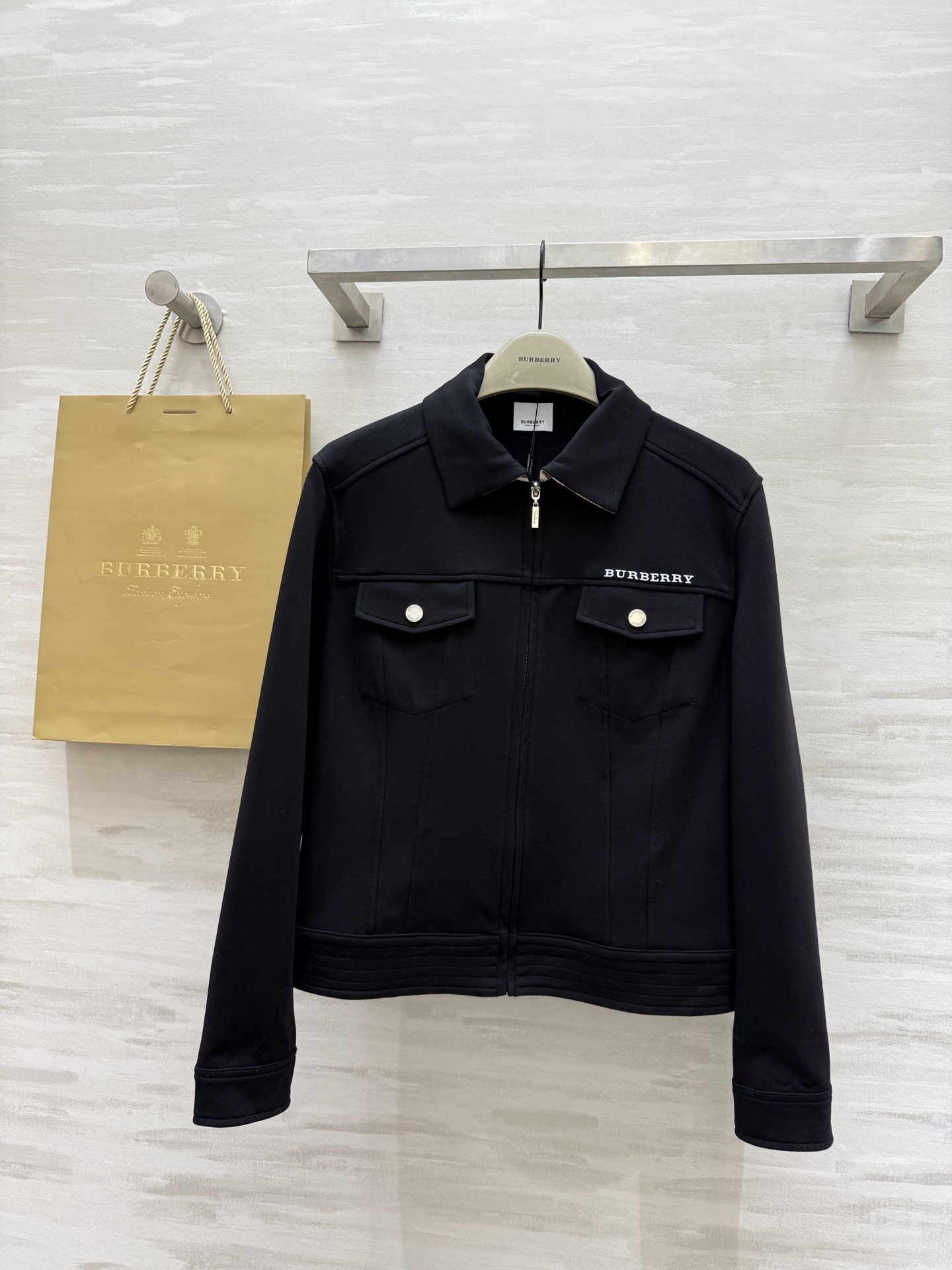 NO:322418,#Burberr Spring and Summer New Jacket Jacket High Quality Spot First-time SizeS/M/L (M Size 43 Shoulder Width, Bust 100, Clothes Length 62) 69, ,burberry, jackets & coats, jackets & coats,alexander wang19860909#Burberr春夏新款 夹克外套 高品质 现货首发sizeS/M/L（M码肩宽43,胸围100,衣长62）69,,burberry,jackets & coats,jackets & coats,alexander wang,Women's clothing