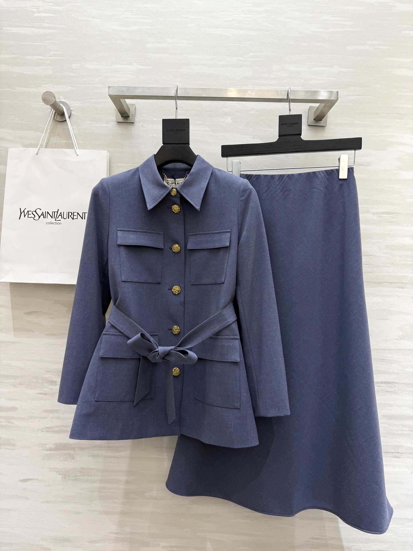 NO:322984,#ysl spring and summer new cotton and linen suit set high quality spot first-time sizeS/M/L (M size shoulder width 37, bust 108, length 79, skirt waist 72, skirt length 88, saint laurent, skirt 88, business suit, alexander wang19860909#ysl春夏新款 棉麻西装套装 高品质 现货首发sizeS/M/L（M码肩宽37,胸围108,衣长79,半裙腰围72,裙长88,,saint laurent,skirts,business suit,alexander wang,Women's clothing