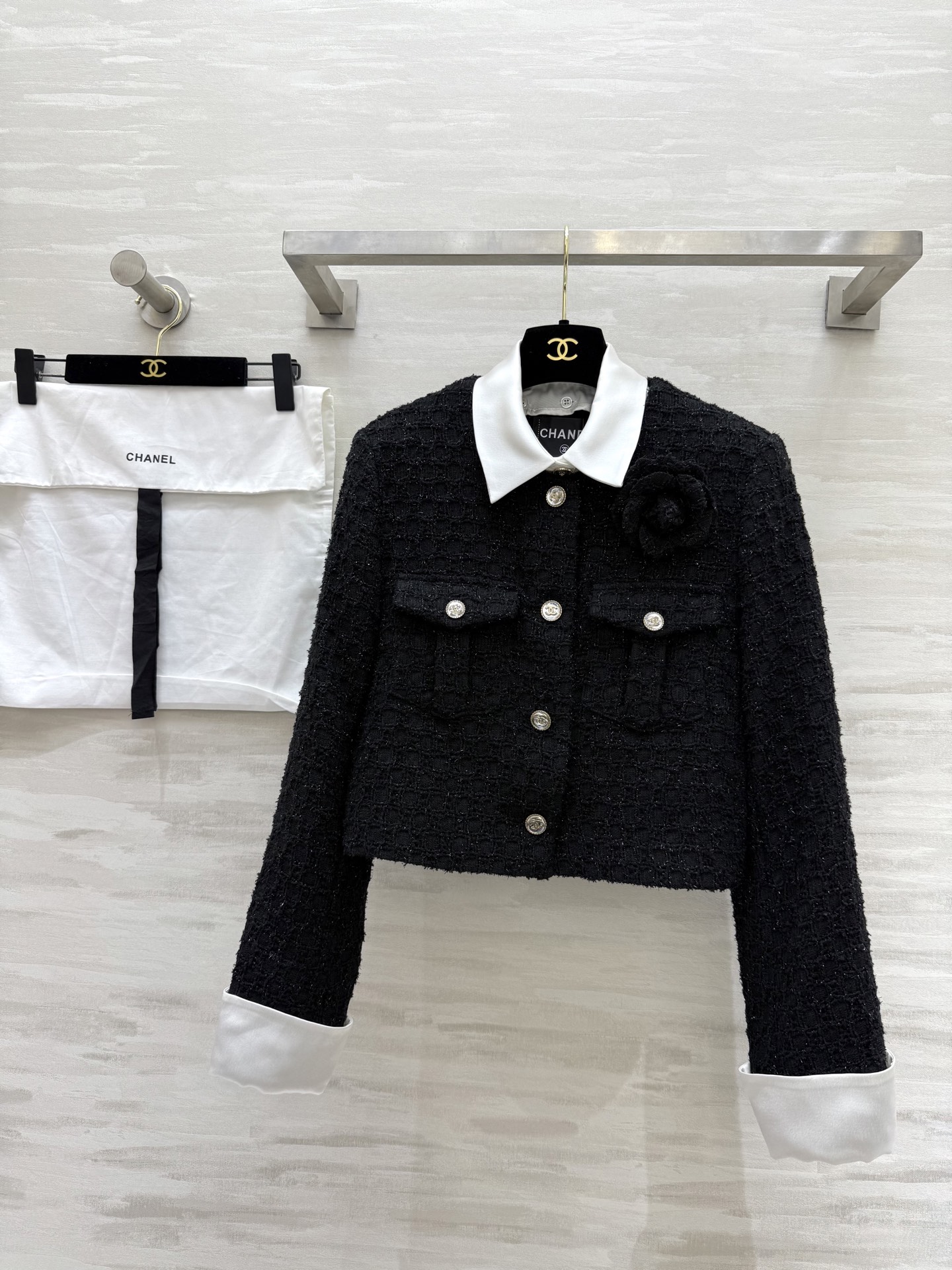 NO:322996,#Chane Spring and Summer New Style Disassembled Collar Tweed Jacket High-quality Hepburn Style Contrast Color High-quality Spot First-Only Size36/38/40 (38 size shoulder width 37, bust 98, 53 length), Chanel, jackets & coats, alexander wang19860909#Chane春夏新款 拆卸领花呢外套 高级赫本风撞色 高品质 现货首发size36/38/40（38码肩宽37,胸围98,衣长53）,,chanel,jackets & coats,alexander wang,Women's clothing