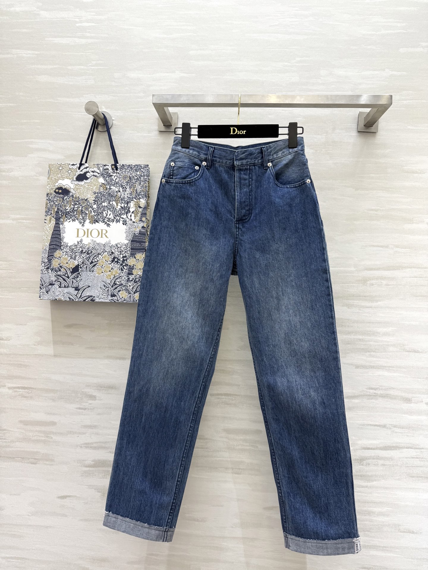 NO:323002,#DIO spring and summer new style letter webbing spliced ​​curly jeans high quality spot first-time size36/38/40 (38 size waist 70, trouser length 101), dior, jeans, alexander wang19860909#DIO春夏新款 字母织带拼接卷边牛仔裤 高品质 现货首发size36/38/40（38码腰围70,裤长101）,,dior,jeans,alexander wang,Women's clothing