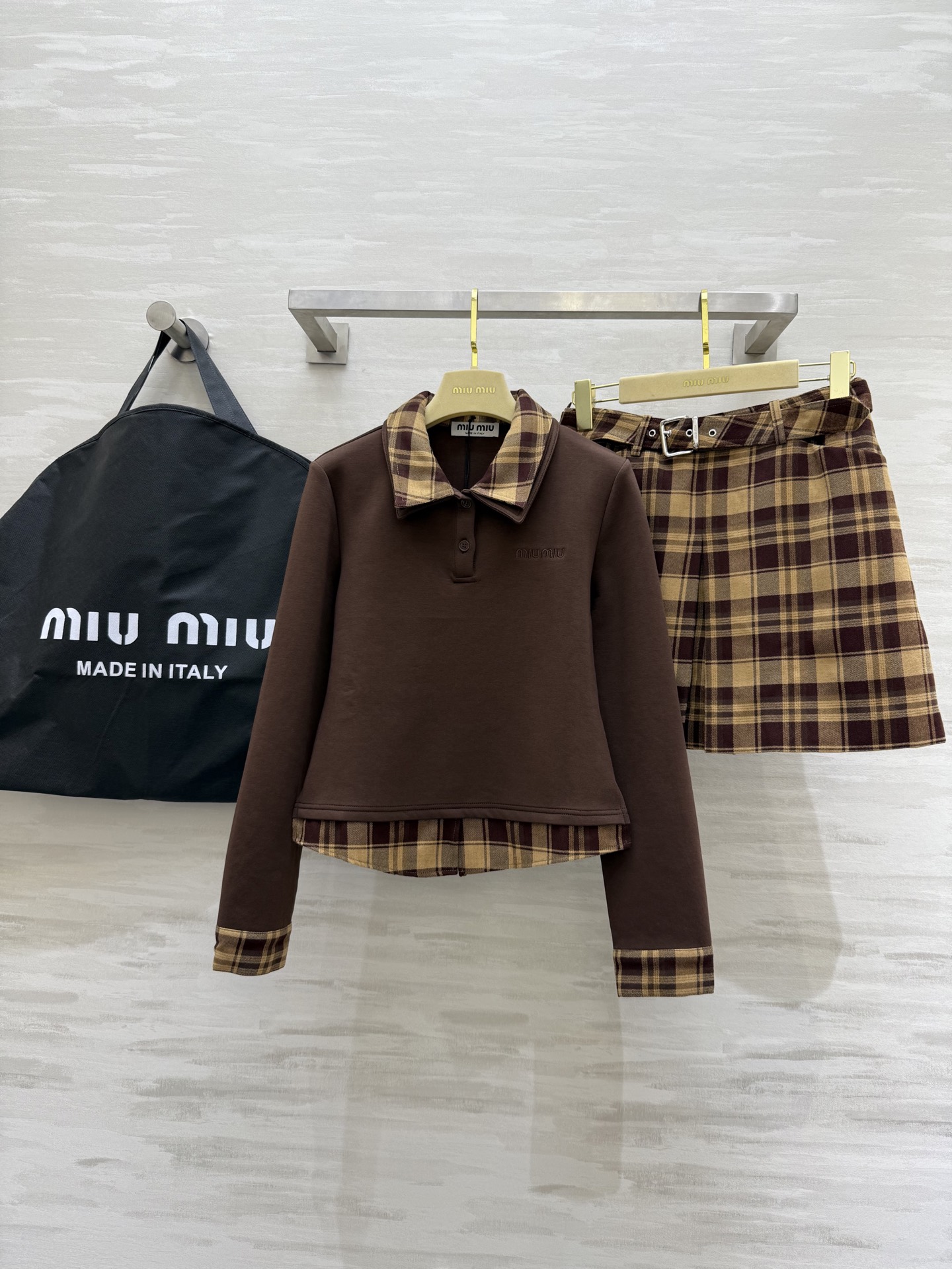 NO:322995,#Miumi spring and summer new style college style suit skirt high quality spot first-time sizeS/M/L (M size shoulder width 38, bust 88, length 58, skirt waist 72, skirt length 40),,miumiu, skirt 8, skirt length 40),,miumiu, skirt 8, alexander wang19860909#Miumi春夏新款 学院风套装裙 高品质 现货首发sizeS/M/L（M码肩宽38,胸围88,衣长58,半裙腰围72,裙长40）,,miumiu,skirts,alexander wang,Women's clothing
