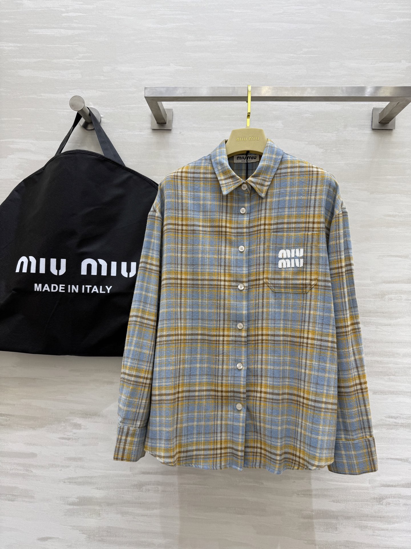 NO:323007,#Miumi Spring and Summer New American Retro Checker Shirt High Quality Spot First-time SizeS/M/L (M size shoulder width 49, bust 108, length 71), Miumiu, alexander wang19860909#Miumi春夏新款 美式复古格纹衬衣 高品质 现货首发sizeS/M/L（M码肩宽49,胸围108,衣长71）,,miumiu,alexander wang,Women's clothing