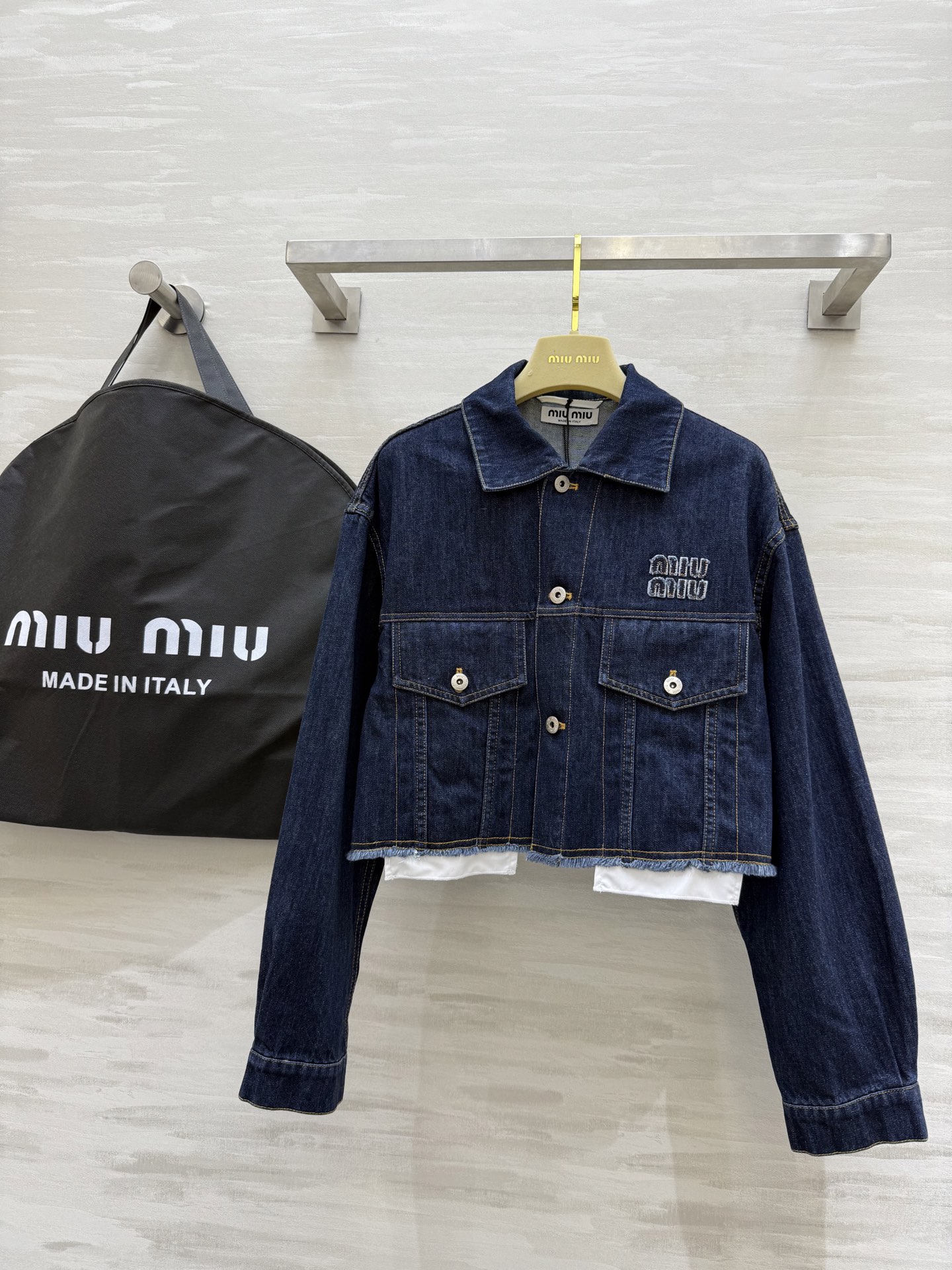 NO:323478,#Miumi fake two-piece old denim jacket high quality spot first-time sizeS/M/L (M size shoulder width 48, bust 108, length 43), miumiu, jackets & coats, alexander wang19860909#Miumi假两件做旧牛仔外套 高品质 现货首发sizeS/M/L（M码肩宽48,胸围108,衣长43）,,miumiu,jackets & coats,alexander wang,Women's clothing