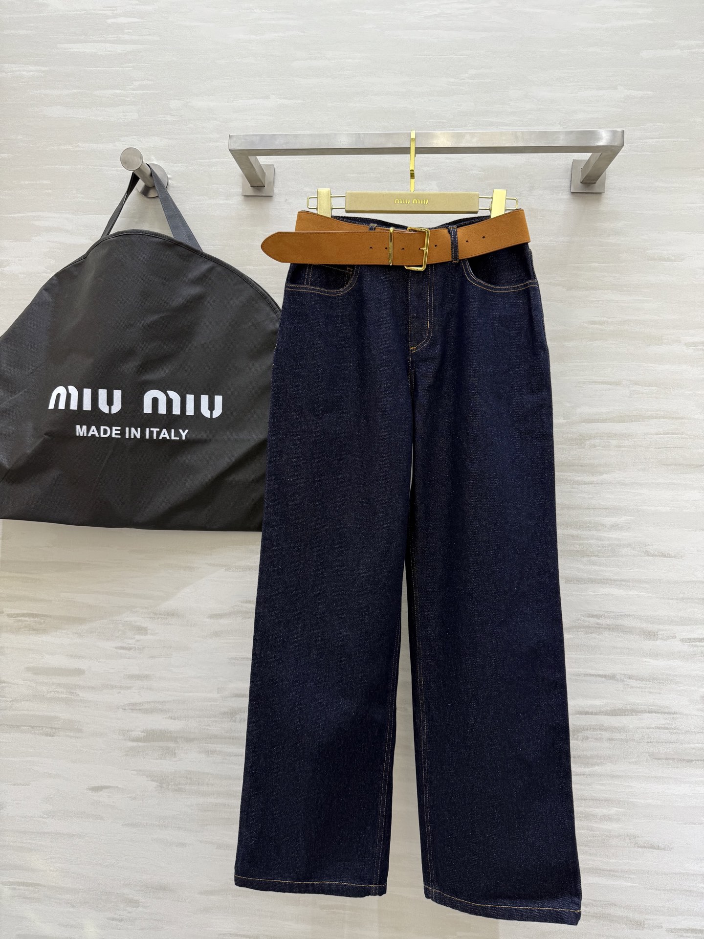 NO:323484,#Miumi denim straight trousers, delivery belt, high quality, spot first-time sizeS/M/L (M size waist 72, hip 102, clothing length 105),,miumiu,alexander wang19860909#Miumi牛仔直筒裤 配送腰带 高品质 现货首发sizeS/M/L（M码腰围72,臀围102,衣长105）,,miumiu,alexander wang,Women's clothing
