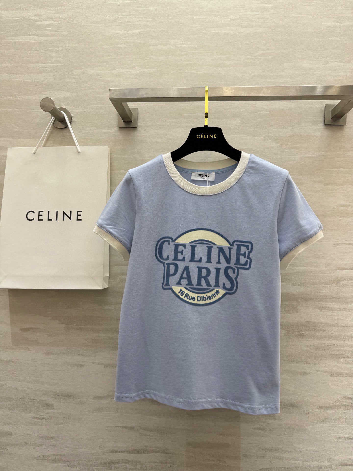 NO:323489,#CELIN spring and summer new style, refreshing color scheme, overflowing the vitality of the screen, the upper body is a perfect girl, flocking printing technology, high-quality customized sizeS/M/L (M size shoulder width 38, bust 98, length 56),,celine,alexander wang19860909#CELIN春夏新款 耳目一新的配色 溢出屏幕的活力感 上身就是妥妥的元气少女 植绒印花工艺 高品质定制sizeS/M/L（M码肩宽38,胸围98,衣长56）,,celine,alexander wang,Women's clothing