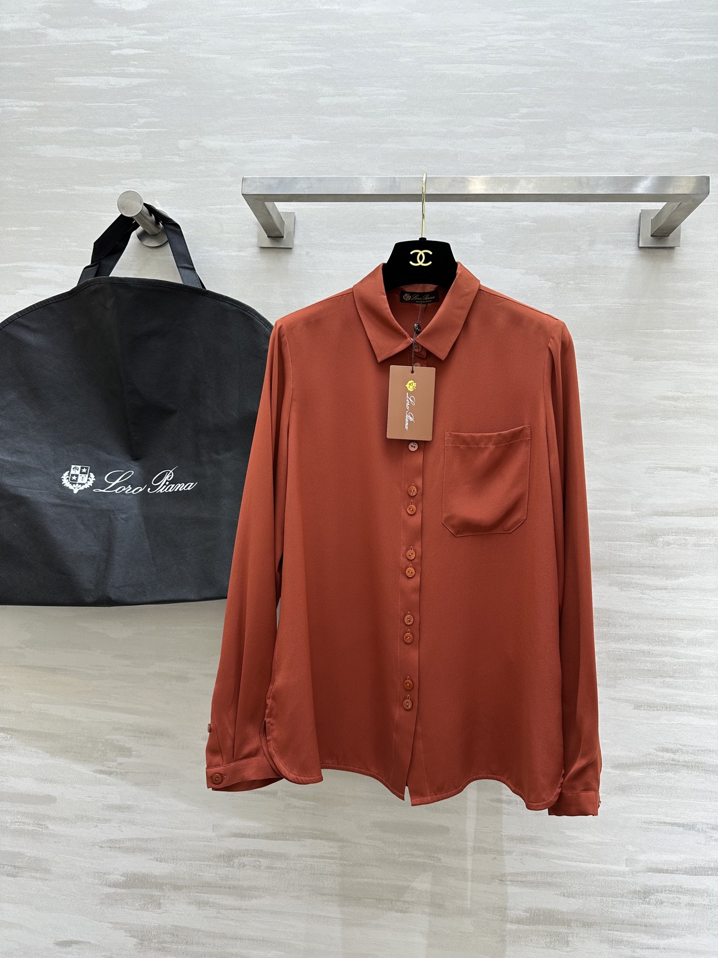 NO:323507,#LP spring and summer new style 21 Mmmi heavy crepe mulberry silk silk shirt high quality customization spot first-time sizeS/M/L (M size shoulder width 37, bust 94, length 68), loro piana, real silk, alexander wang19860909#LP春夏新款 21姆米重绉桑蚕丝真丝衬衣 高品质定制 现货首发sizeS/M/L（M码肩宽37,胸围94,衣长68）,,loro piana,real silk,alexander wang,Women's clothing