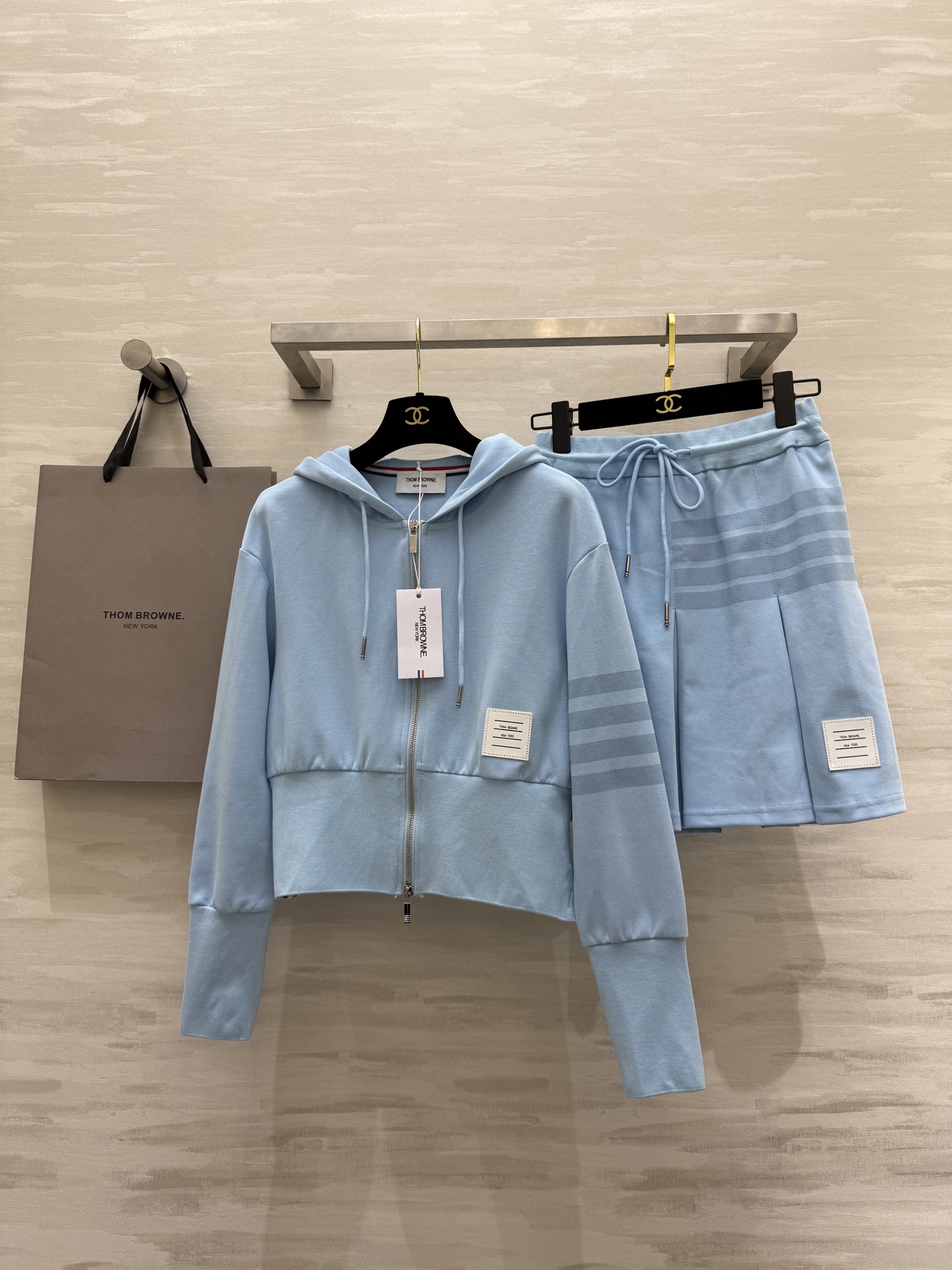 NO:324694,#TB spring and summer new style casual hooded suit high quality customization spot first-time sizeS/M/L (M size shoulder width 47, bust 96, length 45, skirt waist 68, skirt length 43), skirt , hats, alexander wang19860909#TB春夏新款 休闲连帽套装 高品质定制 现货首发sizeS/M/L（M码肩宽47,胸围96,衣长45,半裙腰围68,裙长43）,,skirts,hats,alexander wang,Women's clothing