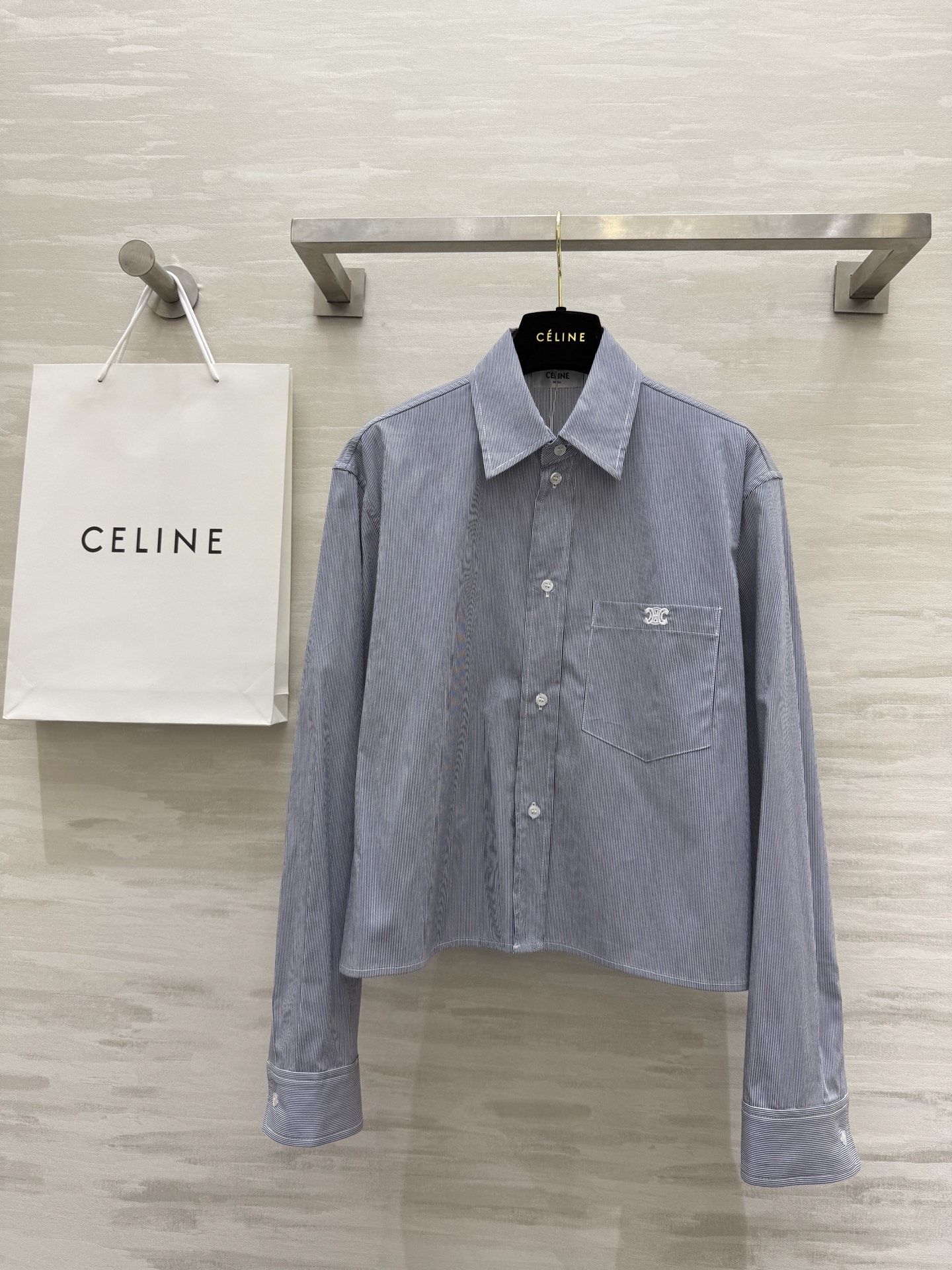 NO:324691,#Celin Spring and Summer New Striped Short Shirt High Quality Customization Spot First-time SizeS/M/L (Size S S Shoulder Width 49, Bust 112, Clothes Length 54), Celine, Alexander Wang19860909#Celin春夏新款 条纹短款衬衣 高品质定制 现货首发sizeS/M/L（s码肩宽49,胸围112,衣长54）,,celine,alexander wang,Women's clothing