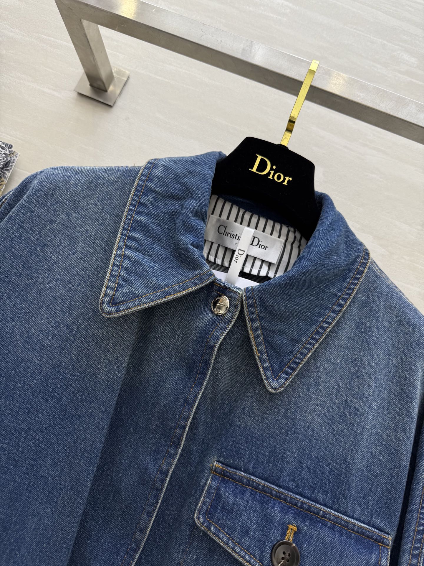 #DIO♡²⁵春夏新款 牛仔翻领冲锋衣外套 腰部🉑️调节收腰设计 重工做旧洗水 高品质定制 现货首发si