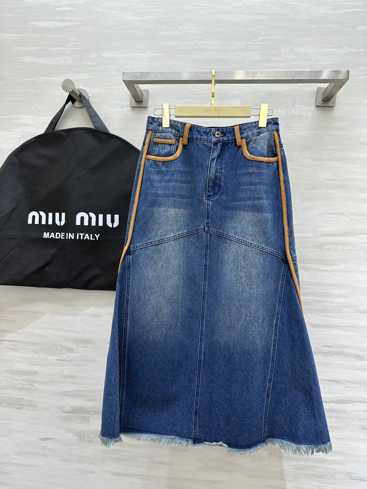 NO:325209,#Miumi spring and summer new style retro denim skirt high quality customization spot first-time sizeS/M/L (M size waist 72, skirt length 88), miumiu, skirt 88, alexander wang19860909#Miumi春夏新款 复古牛仔半裙 高品质定制 现货首发sizeS/M/L（M码腰围72,裙长88）,,miumiu,skirts,alexander wang,Women's clothing