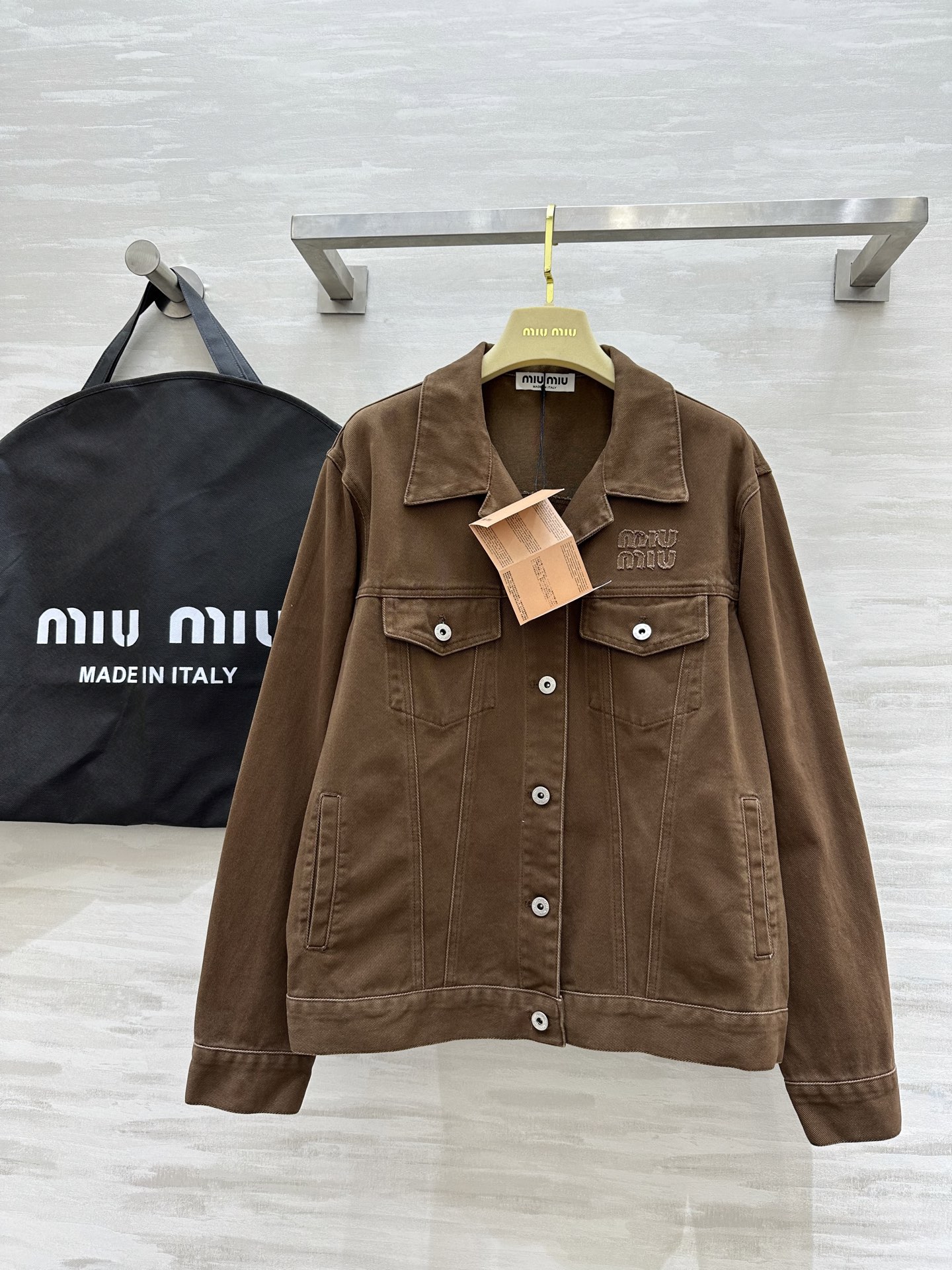 NO:325211,#Miumi Spring and Summer New Denim Jacket High Quality Customization Spot First-time SizeS/M/L (M size shoulder width 45, bust 100, length 69), Miumiu, jackets & coats, jackets & coats, alexander wang19860909#Miumi春夏新款 牛仔夹克外套 高品质定制 现货首发sizeS/M/L（M码肩宽45,胸围100,衣长69）,,miumiu,jackets & coats,jackets & coats,alexander wang,Women's clothing