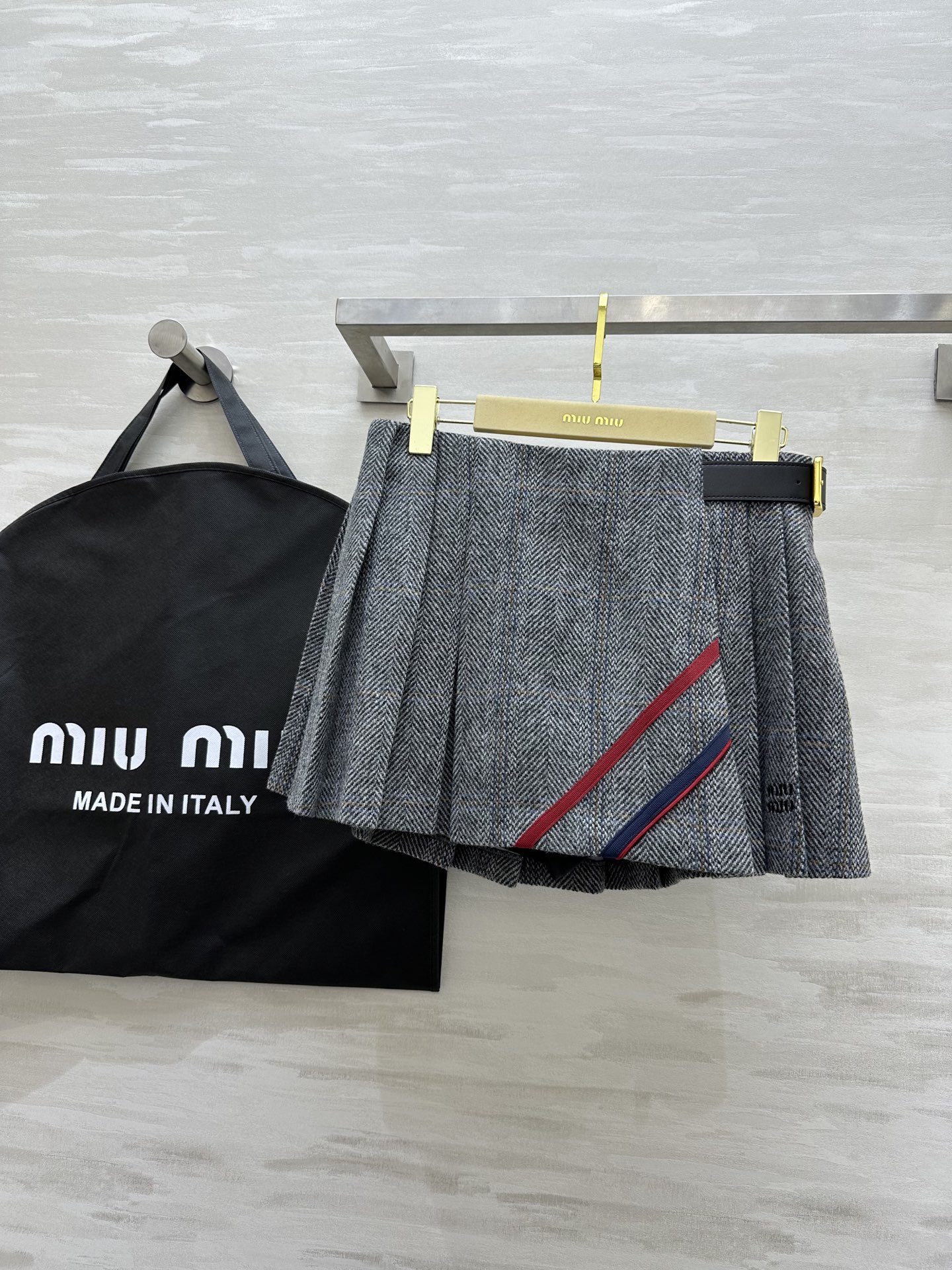NO:325645,#Miumi spring and summer new style, herringbone pleated skirt, playful and lively college style, high-quality customization, spot first-time sizeS/M/L (M size waist 80, skirt length 33),,miumiu, skirt 3,alexander wang19860909#Miumi春夏新款 人字纹百褶半裙 俏皮活泼学院风 高品质定制 现货首发sizeS/M/L（M码腰围80,裙长33）,,miumiu,skirts,alexander wang,Women's clothing