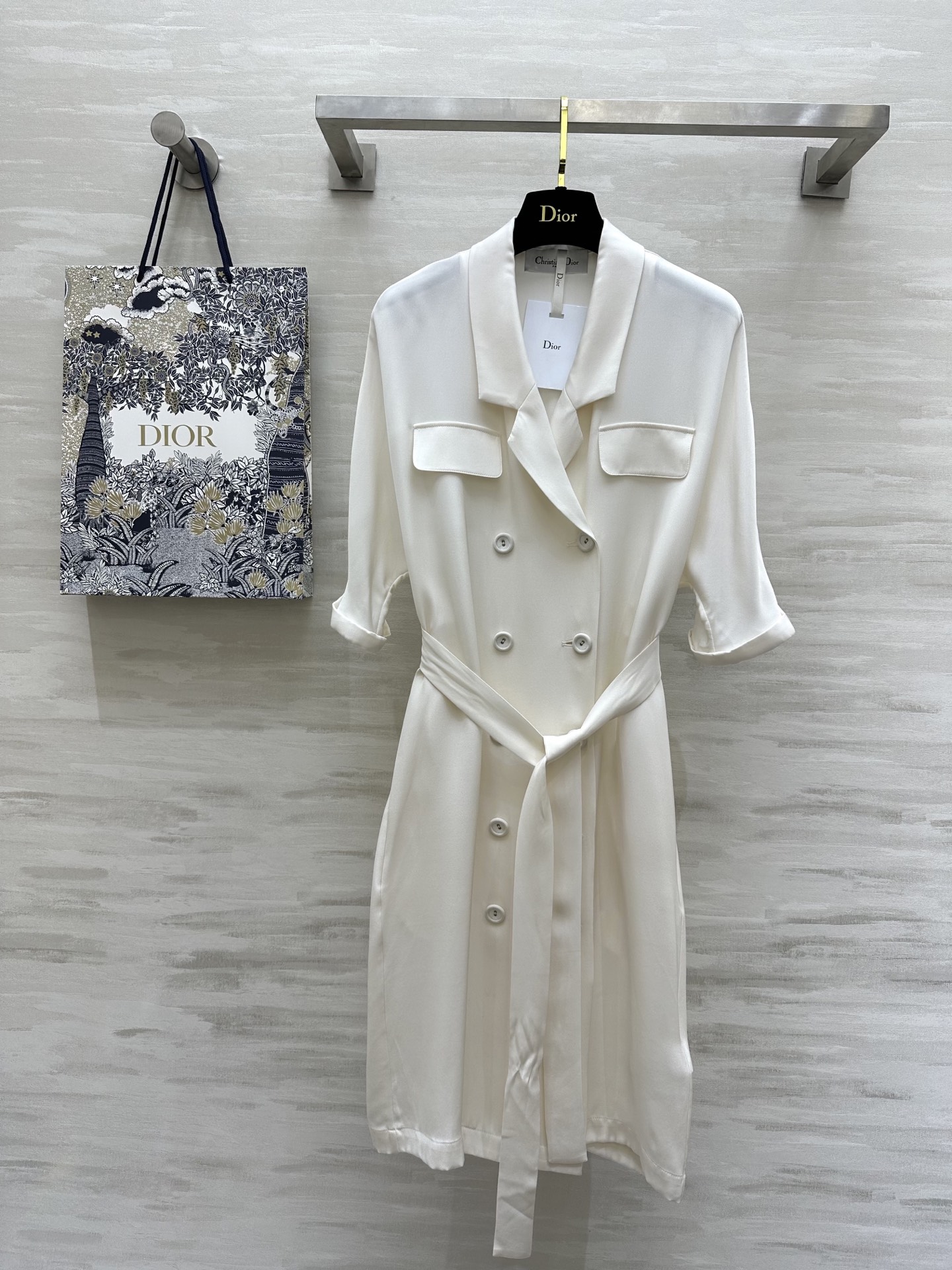 NO:325620,#DIO spring and summer new style heavy silk lapel windbreaker dress high quality customization spot first-time sizeS/M/L (size s bust 94, length 106), dior, skirts, real silk, alexander wang19860909#DIO春夏新款 重磅真丝翻领风衣式连衣裙 高品质定制 现货首发sizeS/M/L（s码胸围94,衣长106）,,dior,skirts,real silk,alexander wang,Women's clothing