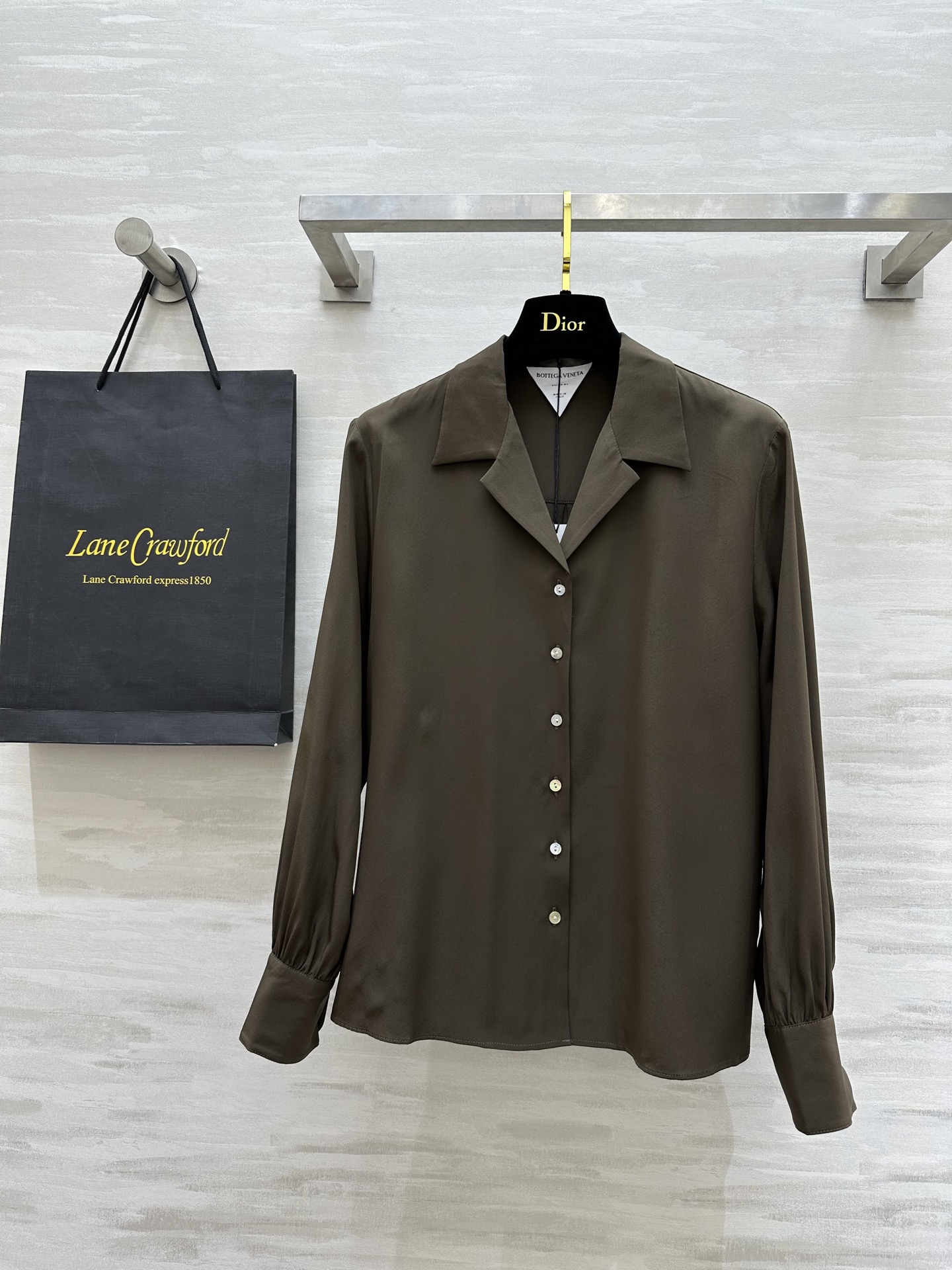 NO:325639,#Bv spring and summer new style heavy silk suit collar shirt high quality customization spot sizeS/M/L (M size shoulder width 40, bust 92, length 61, bottega veneta, business suit, real silk, alexander wang19860909#Bv春夏新款 重磅真丝西装领衬衣 高品质定制 现货首发sizeS/M/L（M码肩宽40,胸围92,衣长61,,bottega veneta,business suit,real silk,alexander wang,Women's clothing