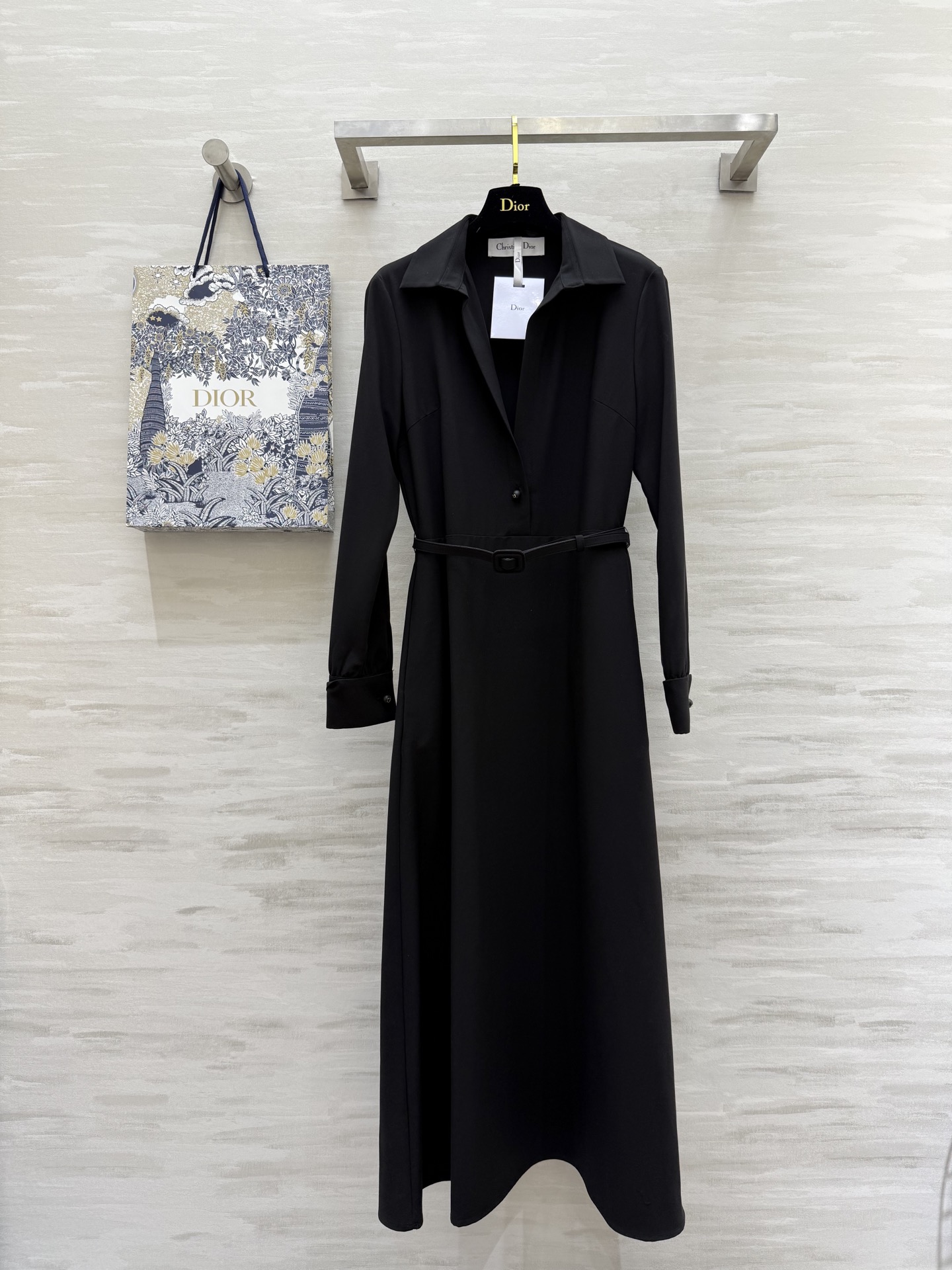 NO:317154,#DIO spring and summer new style, long lapel waist-hugging dress, elegant and high-quality customization, spot first-time size36/38/40 (38 size shoulder width 39, bust 94, skirt length 128),,dior, skirt, alexander wang19860909#DIO春夏新款 翻领长款收腰显瘦连衣裙 优雅高级 高品质定制 现货首发size36/38/40（38码肩宽39,胸围94,裙长128）,,dior,skirts,alexander wang,Women's clothing