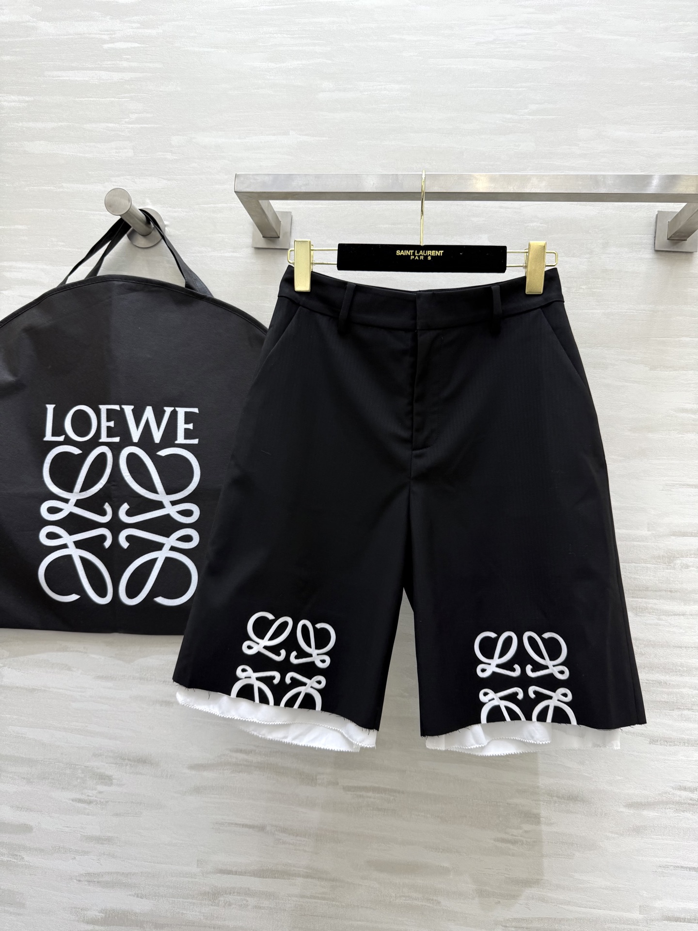 NO:317152,#Loew fake two-piece design sense wool fabric suit mid-trousers fashionable and stylish high-quality customization spot sizeS/M/L (M size waist 70, pants length 53, loewe, alexander wang19860909#Loew假两件设计感 羊毛面料西服中裤 时髦有型 高品质定制 现货首发sizeS/M/L（M码腰围70,裤长53,,loewe,alexander wang,Women's clothing