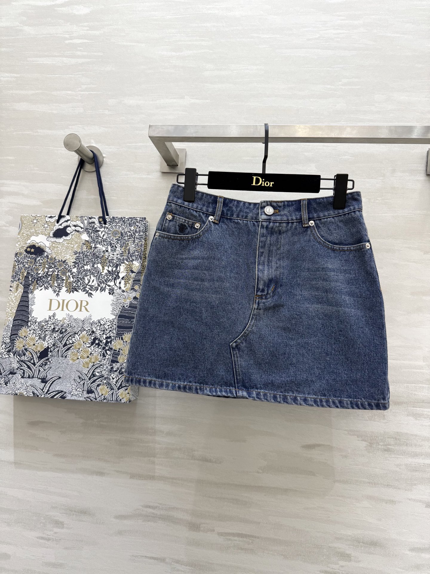 NO:318089,#DIO short denim skirt, high quality customization, spot first-time size36/38/40 (38 size waist 70, skirt length 37),,dior, skirts,alexander wang19860909#DIO短款牛仔半裙 高品质定制 现货首发size36/38/40（38码腰围70,裙长37）,,dior,skirts,alexander wang,Women's clothing