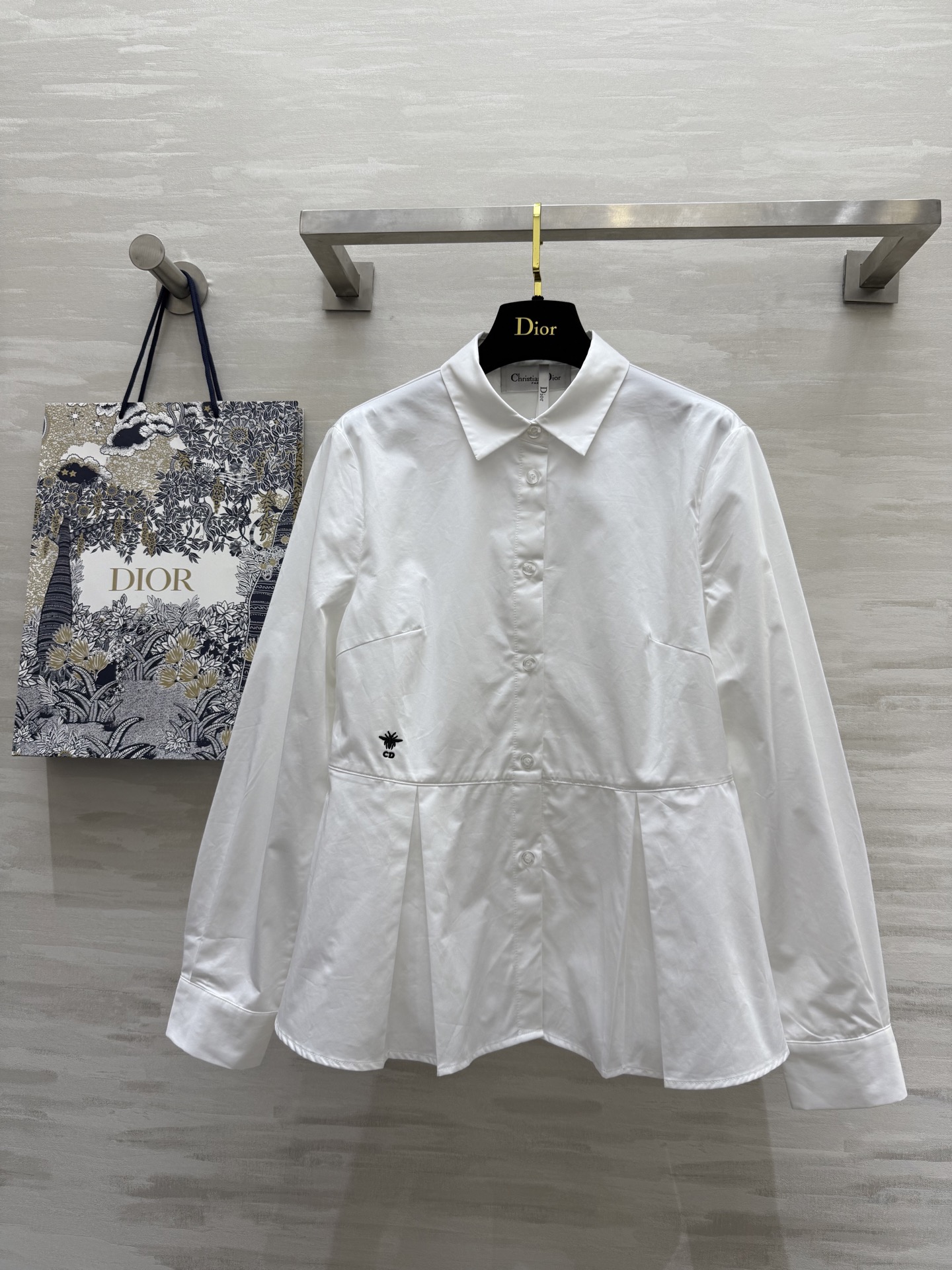 NO:318111,#DIO Spring and Summer New Style Invincible versatile bee CD embroidered shirt High-quality customization Spot first-time size36/38/40 (38 size shoulder width 48, bust 92, length 62), Dior, alexander wang19860909#DIO春夏新款 无敌百搭蜜蜂CD刺绣衬衣 高品质定制 现货首发size36/38/40（38码肩宽48,胸围92,衣长62）,,dior,alexander wang,Women's clothing