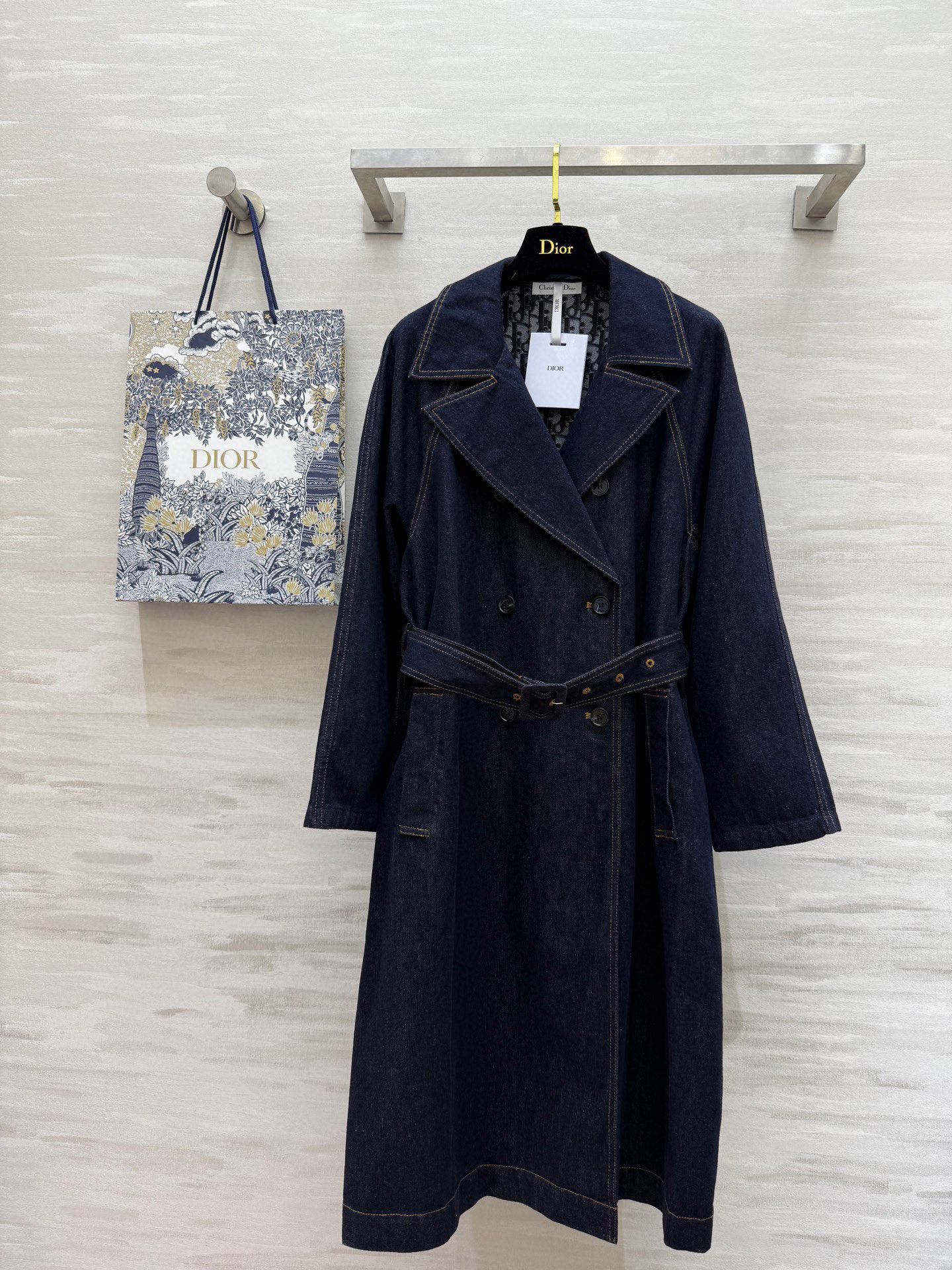 NO:318105,#DIO early spring new style denim lapel windbreaker jacket high quality spot first-time sizeS/M/L (M size bust 110, length 115), dior, jackets & coats, alexander wang19860909#DIO早春新款 牛仔翻领风衣外套 高品质 现货首发sizeS/M/L（M码胸围110,衣长115）,,dior,jackets & coats,alexander wang,Women's clothing