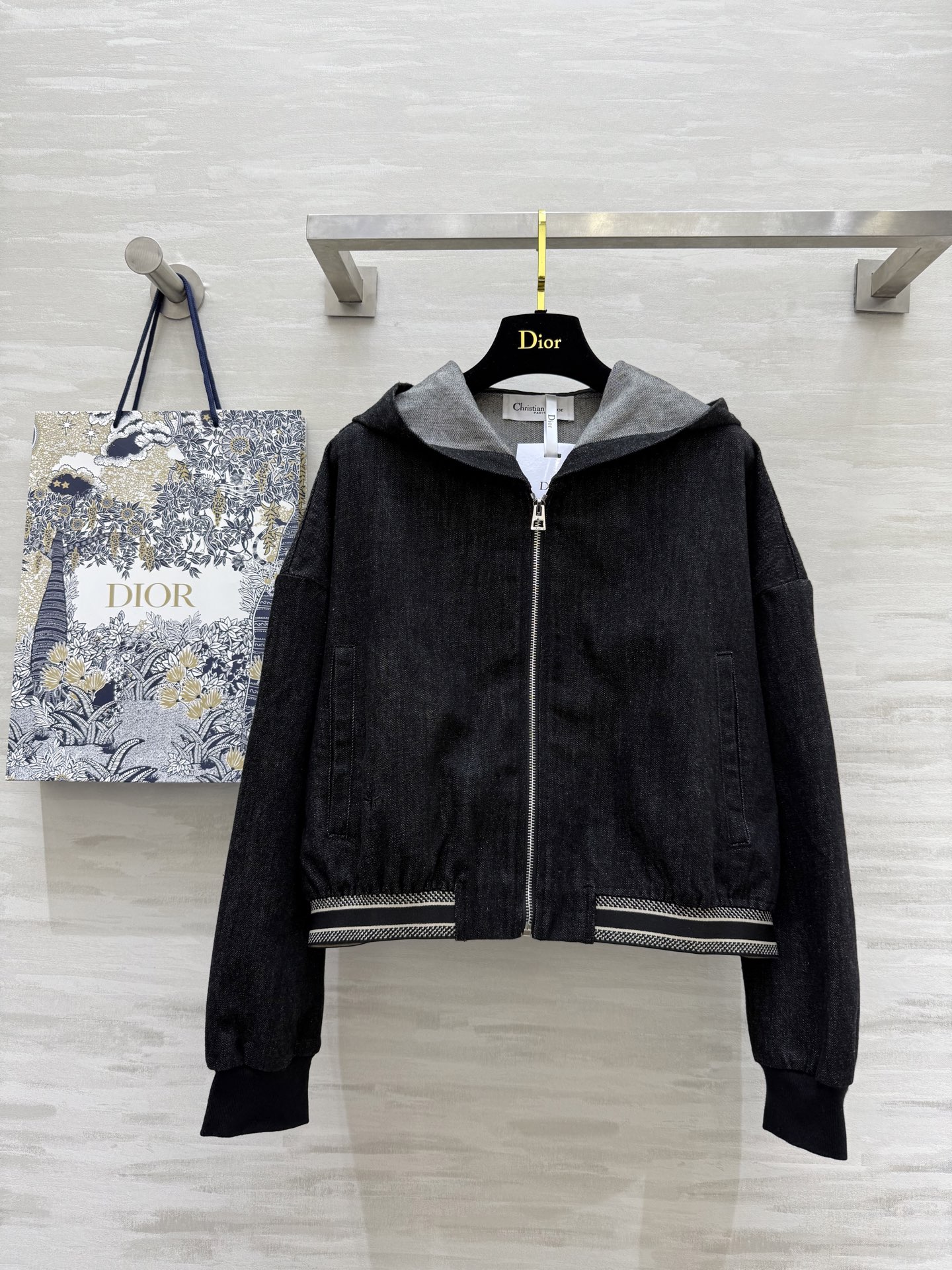 NO:318090,#DIO spring and summer new hooded denim jacket high quality customization spot first size36/38/40 (36 size shoulder width 61, bust 118, length 45), dior, jackets & coats,hats,alexander wang19860909#DIO春夏新款 连帽牛仔外套 高品质定制 现货首发size36/38/40（36码肩宽61,胸围118,衣长45）,,dior,jackets & coats,hats,alexander wang,Women's clothing