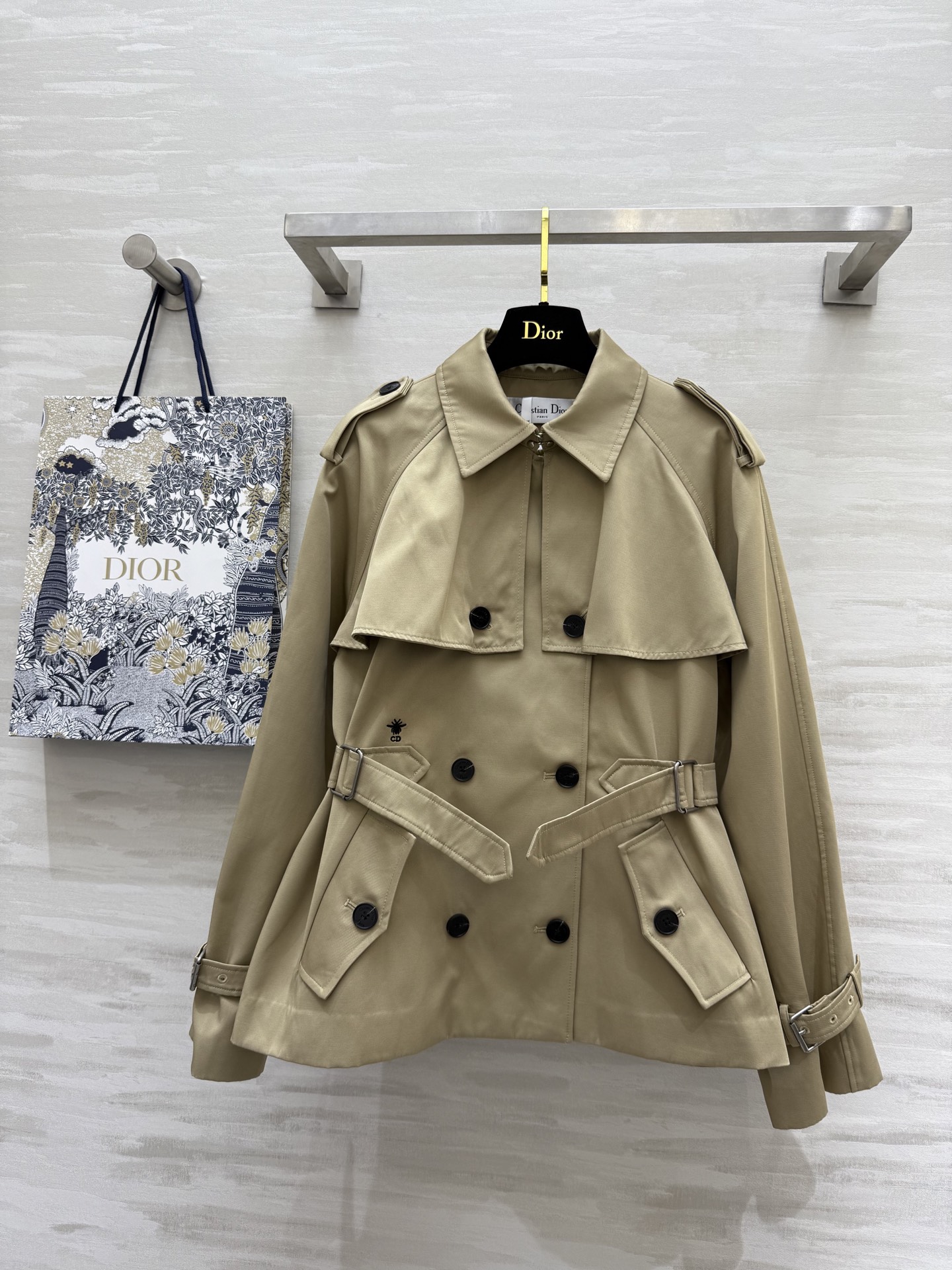 NO:318087,#DIO spring and summer new style, double-breasted waist lapel windbreaker, high-quality customization, spot first-time size36/38/40 (36 size bust, 60 length),,dior,alexander wang19860909#DIO春夏新款 双排扣收腰翻领风衣 高品质定制 现货首发size36/38/40（36码胸围,衣长60）,,dior,alexander wang,Women's clothing