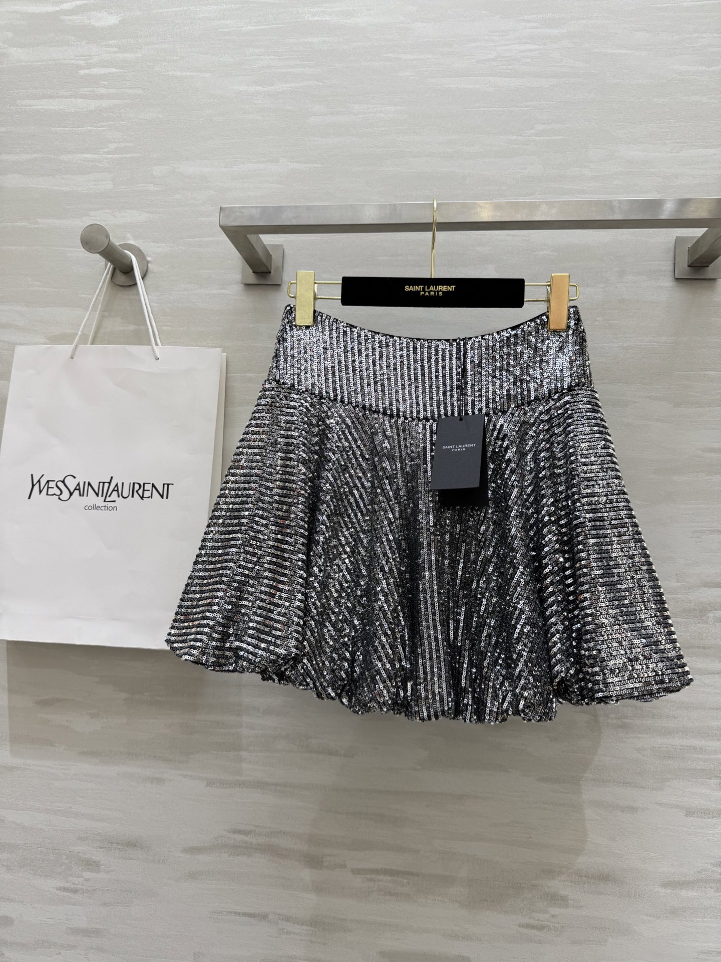 NO:318079,#ysl spring and summer new style Rebellious Girls' Generation Heavy Industry Sequin Skirts High-quality Customized Spot First-time Size36/38/40 (36 size waist 64, skirt length 38), saint laurent, skirts, alexander wang19860909#ysl春夏新款 叛逆少女时代重工亮片半身裙 高品质定制 现货首发size36/38/40（36码腰围64,裙长38）,,saint laurent,skirts,alexander wang,Women's clothing