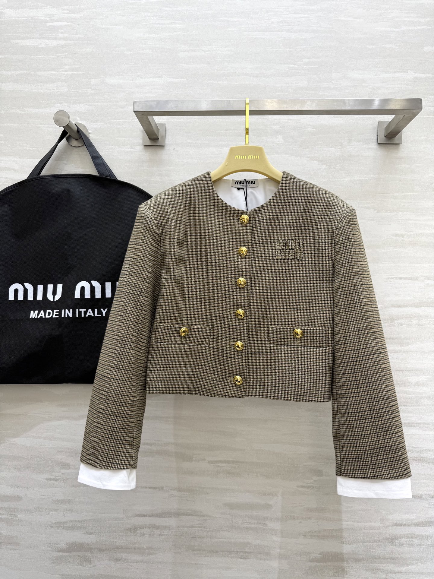 NO:318071,#Miumi Spring and Summer New Style Fine-plaid Gold-Skinned Jacket High-quality Customized Spot First-time SizeS/M/L (Size S S Shoulder Width 40, Bust 94, Clothes Length 45), Miumiu, Jackets & Coats, Alexander Wang19860909#Miumi春夏新款 细格纹千金感外套 高品质定制 现货首发sizeS/M/L（s码肩宽40,胸围94,衣长45）,,miumiu,jackets & coats,alexander wang,Women's clothing