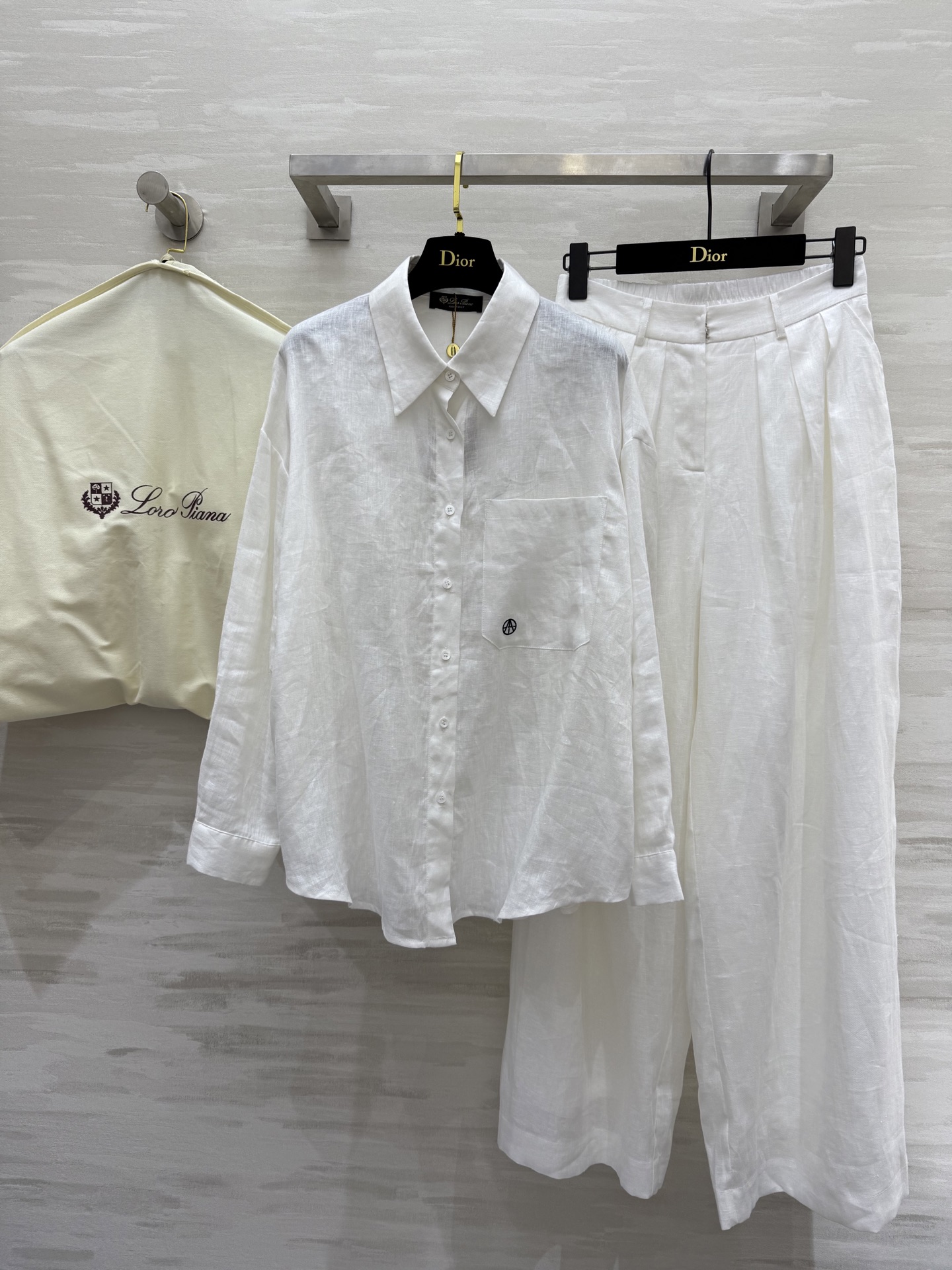 NO:319467,#LP old money style linen suit, a summer suit that coexists with relaxation and high-end, minimalist sense of high-end, lazy and casual vacation outfit, high-quality customization, spot first-time sizeS/M/L (size s shoulder width 54, bust 112, 72, trousers elastic waist 64, trousers length 104),,loro piana,alexander wang19860909#LP老钱风亚麻套装 松弛与高级并存的夏日套装 极简的高级感 慵懒随意的度假穿搭 高品质定制 现货首发sizeS/M/L（s码肩宽54,胸围112,衣长72,裤子弹力腰围64,裤长104）,,loro piana,alexander wang,Women's clothing