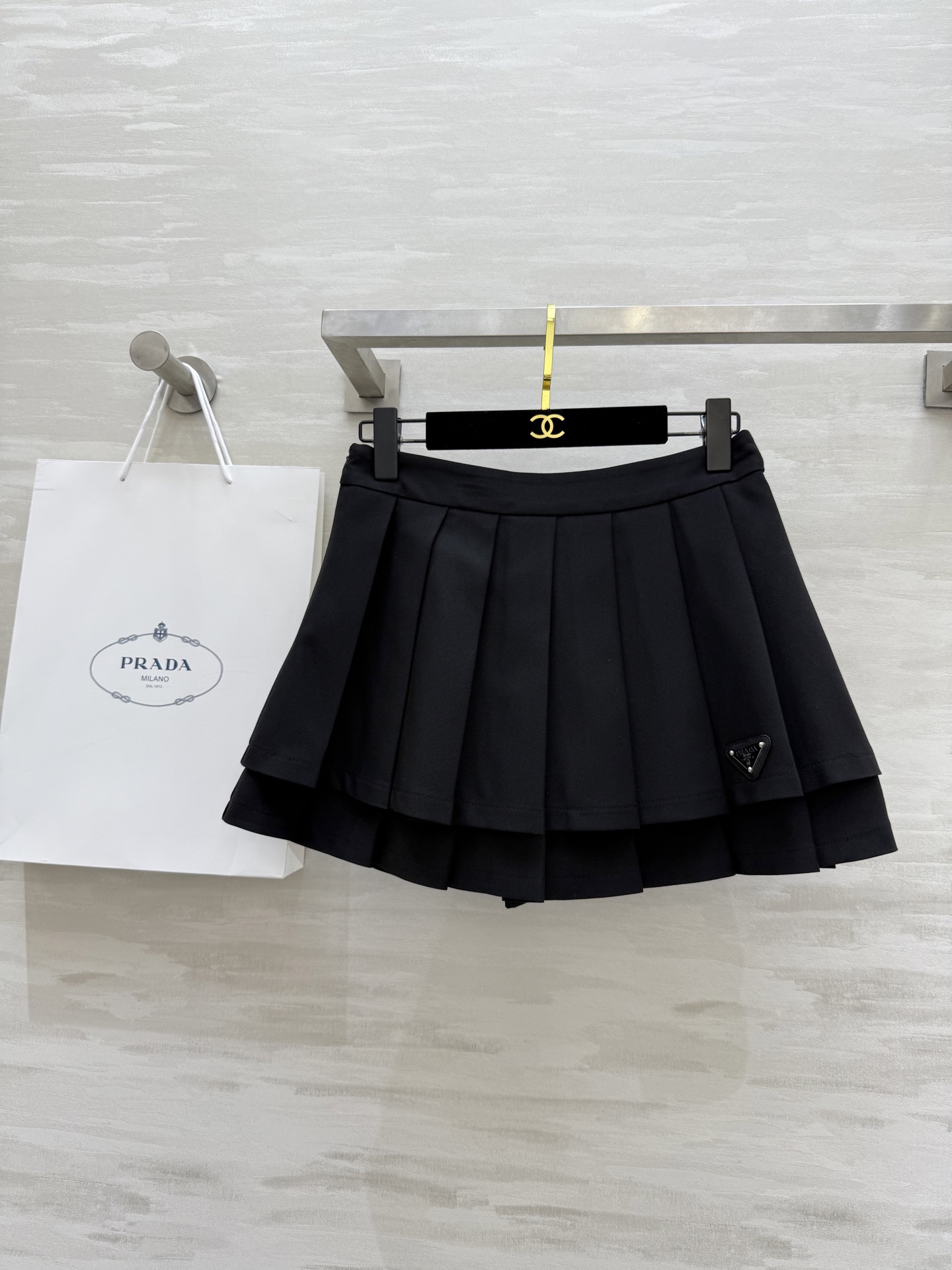 NO:319441,#Prad spring and summer hot products, pleated skirt, caring safety pants inside, anti-exposure, three-dimensional tailoring, perfect slimming, fashionable and versatile items, high-quality customization, spot first-time sizeS/M/L/XL (M size waist 70, skirt length 35),,prada, skirts,alexander wang19860909#Prad春夏爆品 百褶半裙 内里贴心安全裤防走光 立体剪裁完美显瘦 时髦百搭单品 高品质定制 现货首发sizeS/M/L/XL（M码腰围70,裙长35）,,prada,skirts,alexander wang,Women's clothing