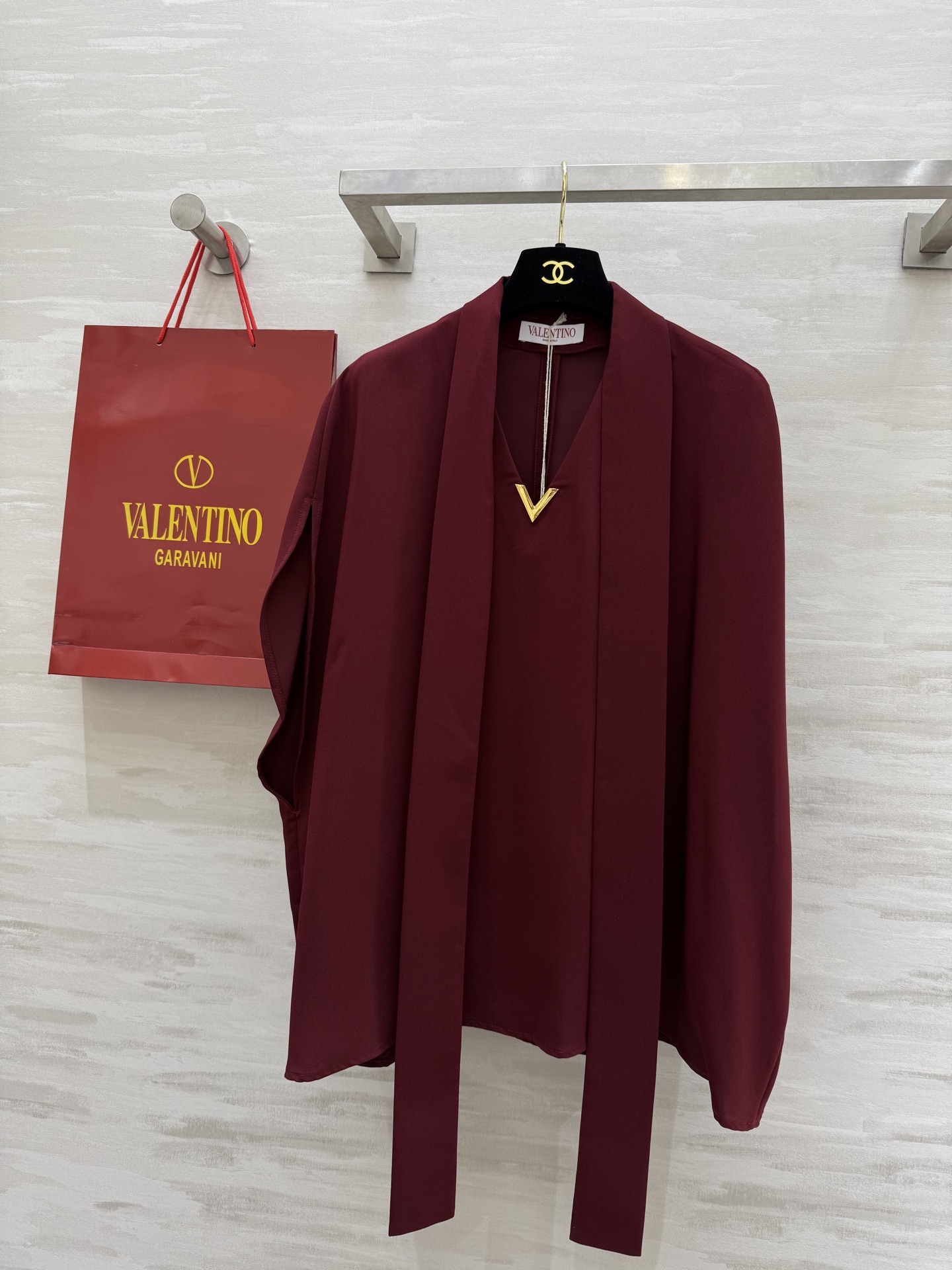 NO:319434,#VALENTIN spring and summer new style retro Angora red lace-up top elegant high-quality customization spot first-time sizeS/M/L (size s bust 136, 68 length), valentino, alexander wang19860909#VALENTIN春夏新款 复古安哥拉红系带上衣 优雅高级 高品质定制 现货首发sizeS/M/L（s码胸围136,衣长68）,,valentino,alexander wang,Women's clothing