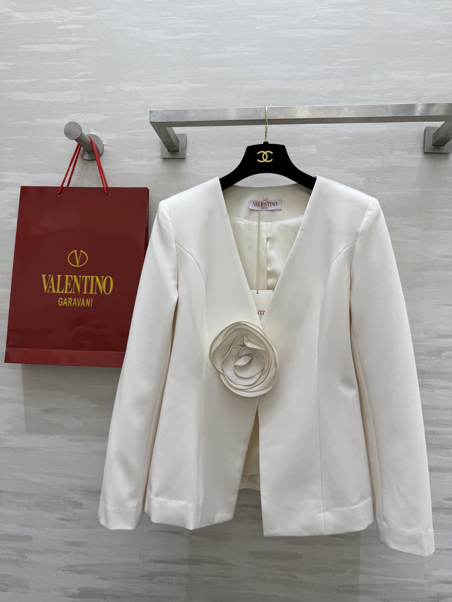 NO:319431,#VALENTIN spring and summer new style Heavy industry flower v-neck suit jacket High quality customization Spot first-time sizeS/M/L (size s shoulder width 38, bust 90, length 61), valentino, jackets & coats, business suit, alexander wang19860909#VALENTIN春夏新款 重工花朵v领西装外套 高品质定制 现货首发sizeS/M/L（s码肩宽38,胸围90,衣长61）,,valentino,jackets & coats,business suit,alexander wang,Women's clothing