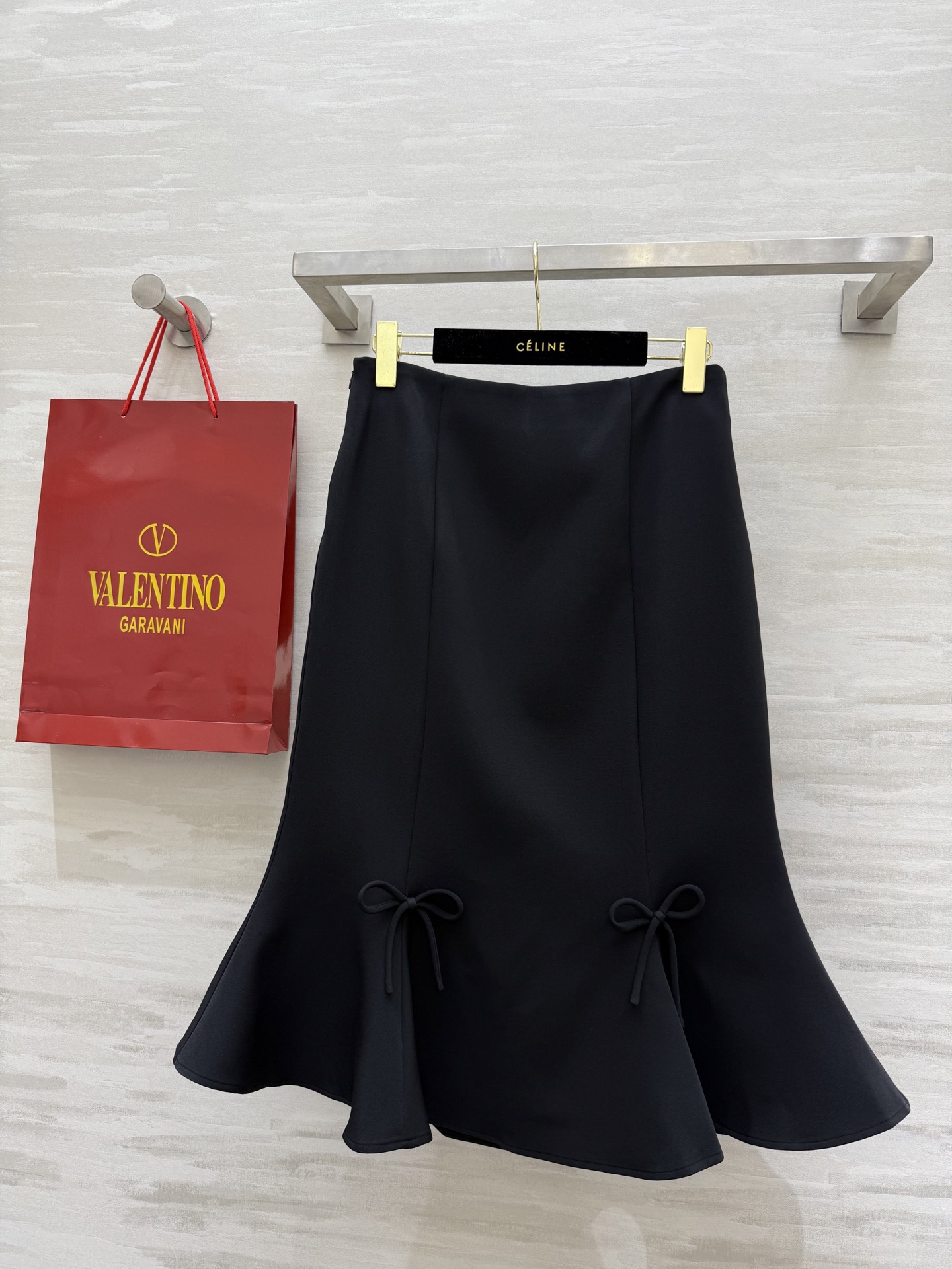 NO:319425,#VALENTIN bow fishtail skirt elegant and high-quality customization spot first-time sizeS/M/L (size size 66, skirt length 71) 6, valentino, skirt, alexander wang19860909#VALENTIN蝴蝶结鱼尾半裙 优雅高级 高品质定制 现货首发sizeS/M/L（s码腰围66,裙长71）6,,valentino,skirts,alexander wang,Women's clothing