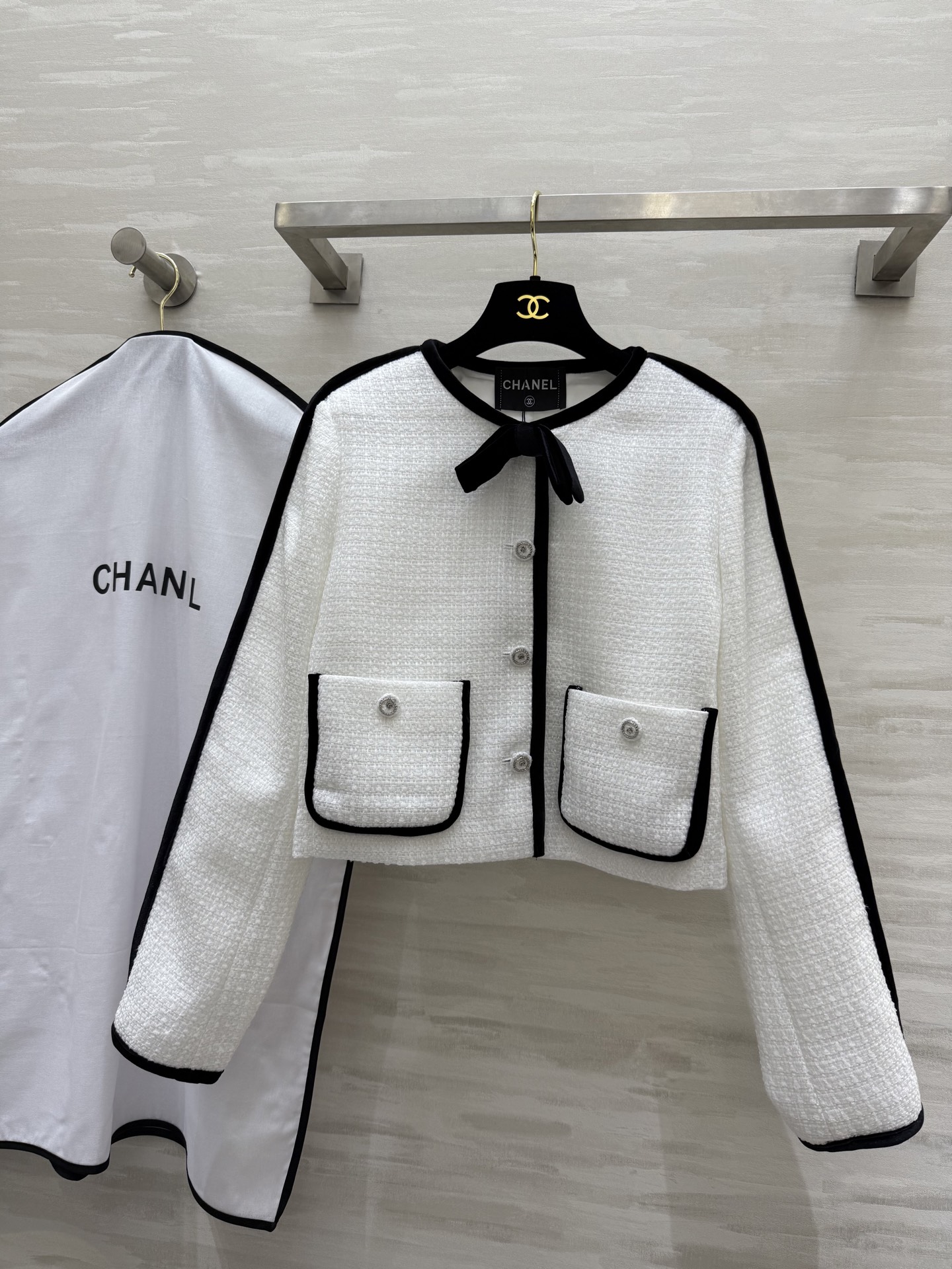 NO:319422,#Chane black velvet spliced ​​woven soft tweed jacket high quality custom spot first size36/38/40 (36 size shoulder width 38, bust 92, length 45, chanel, jackets & coats, alexander wang19860909#Chane黑色丝绒拼接编织软花呢外套 高品质定制 现货首发size36/38/40（36码肩宽38,胸围92,衣长45,,chanel,jackets & coats,alexander wang,Women's clothing