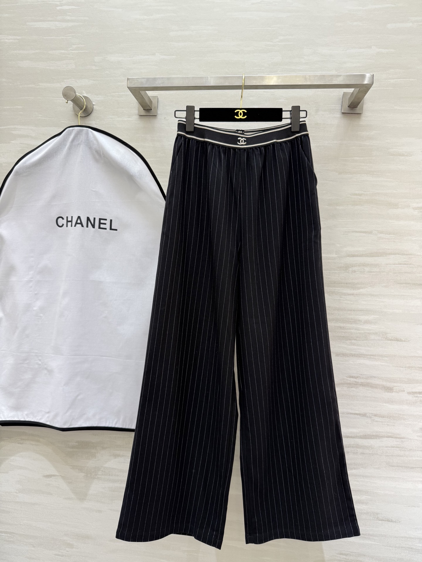 NO:319419,#Chane Vacation Series Elastic waist straight trousers Customized vertical striped fabric High quality Spot first-time size36/38/40 (36 size elastic waist circumference 62, hip circumference 100, pants length 103), Chanel, alexander wang19860909#Chane度假系列 松紧腰直筒西裤 定制竖条纹面料 高品质 现货首发size36/38/40（36码弹力腰围62,臀围100,裤长103）,,chanel,alexander wang,Women's clothing