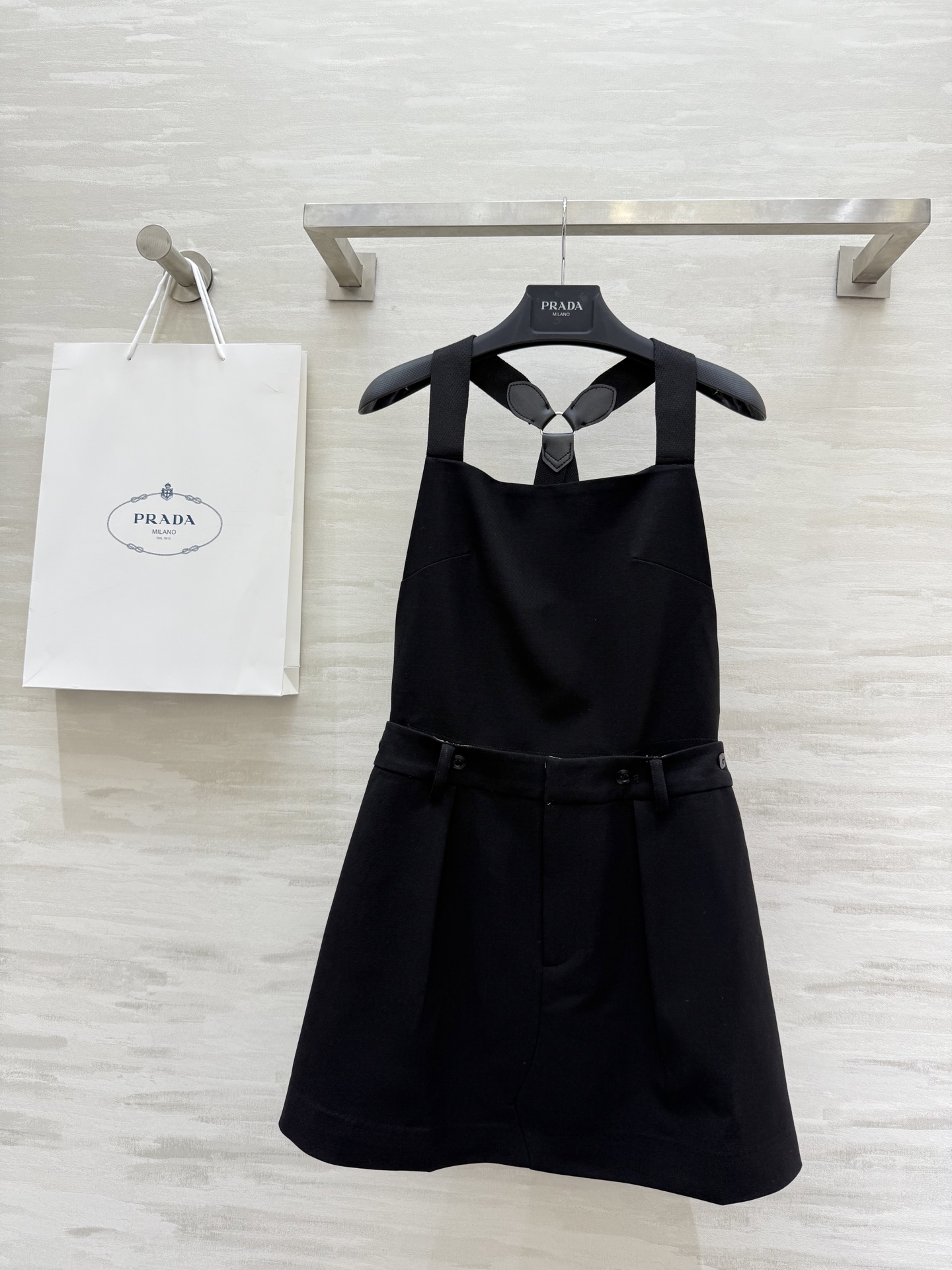 #Prad♡²⁵ootd✔️新款背带裙 最百搭 时髦精的OOTD 高品质定制 现货首发size：S/M/